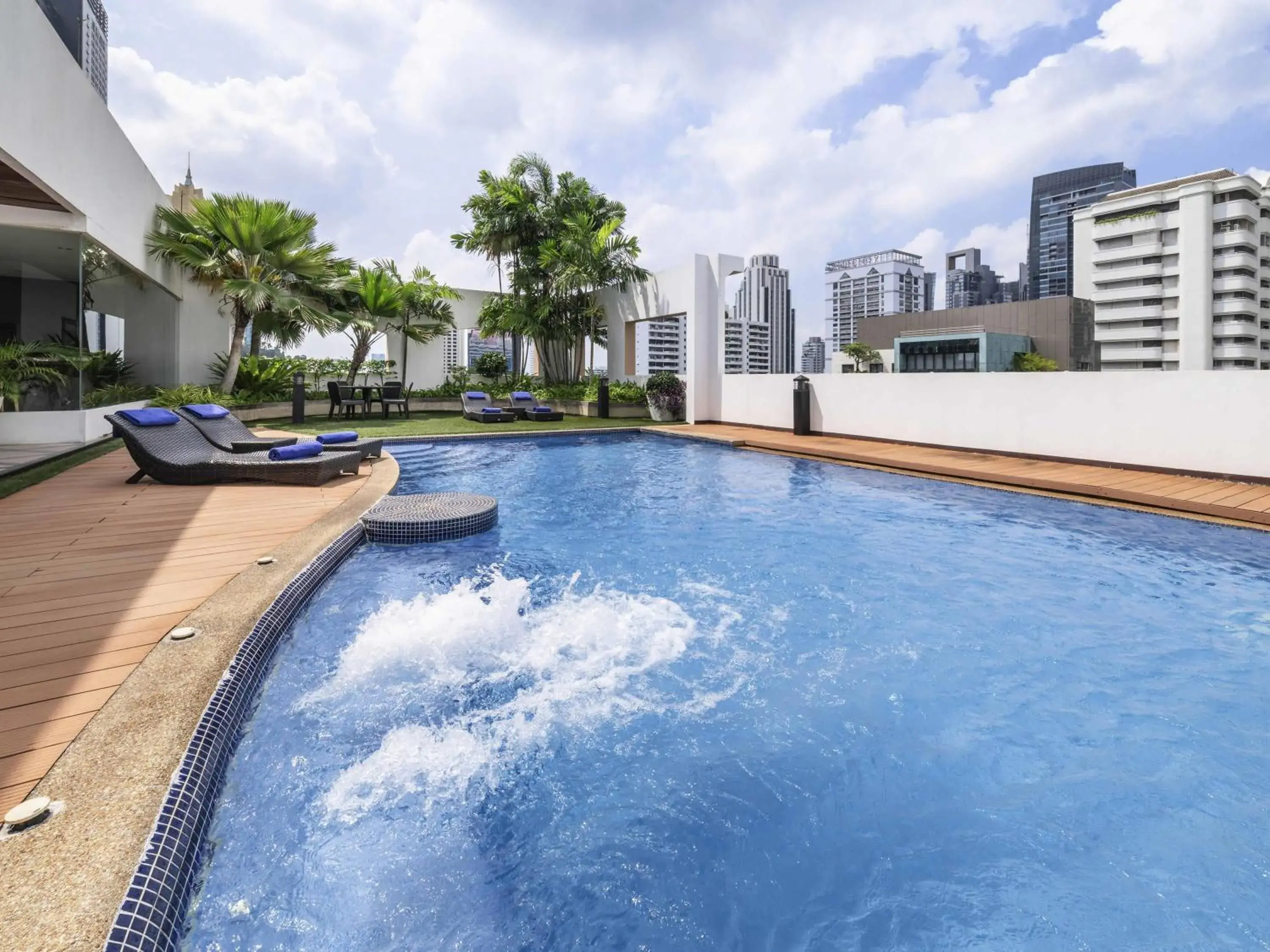 Pool view in Grand Mercure Bangkok Asoke Residence Pool view in Grand Mercure Bangkok Asoke Residence