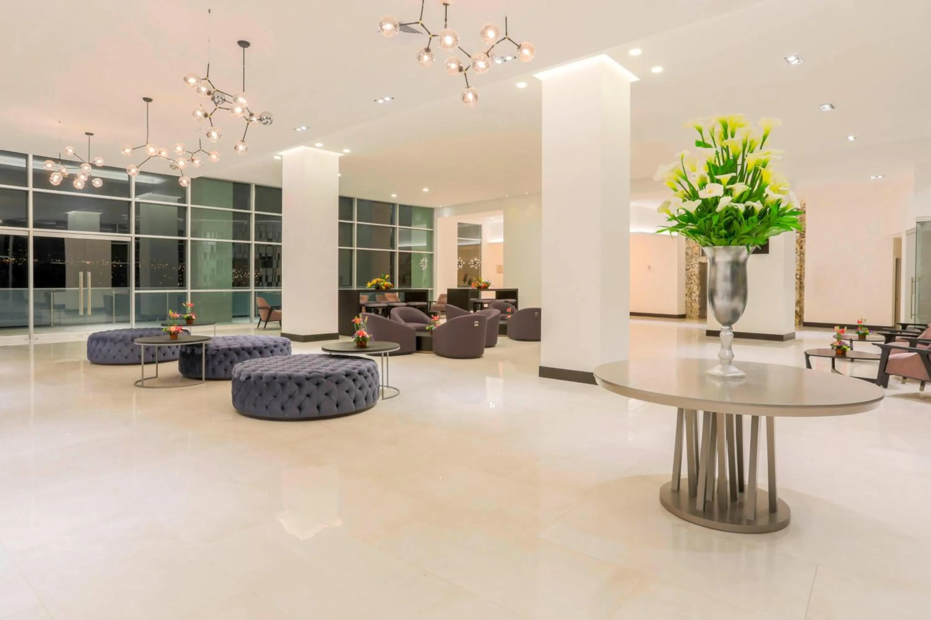 Lobby or reception in Four Points by Sheraton Cuenca