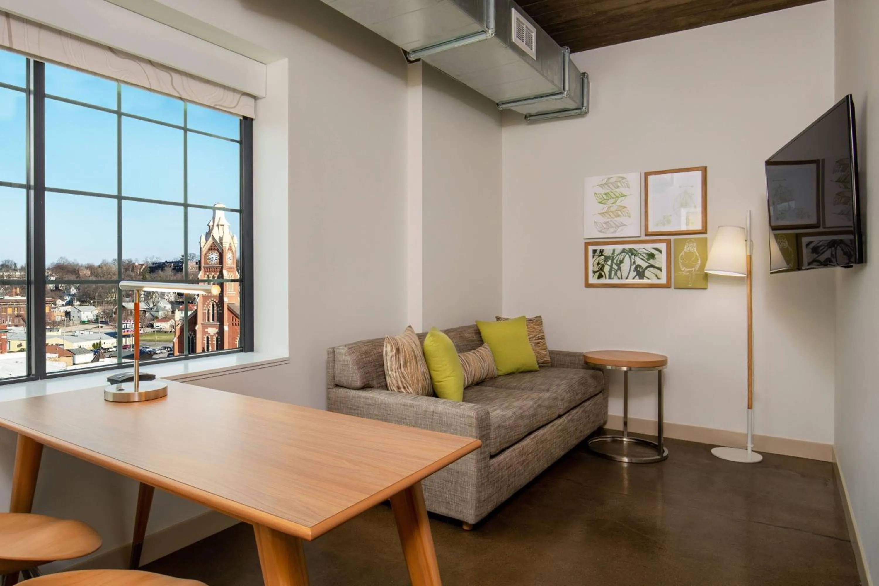 Photo of the whole room in Element Moline