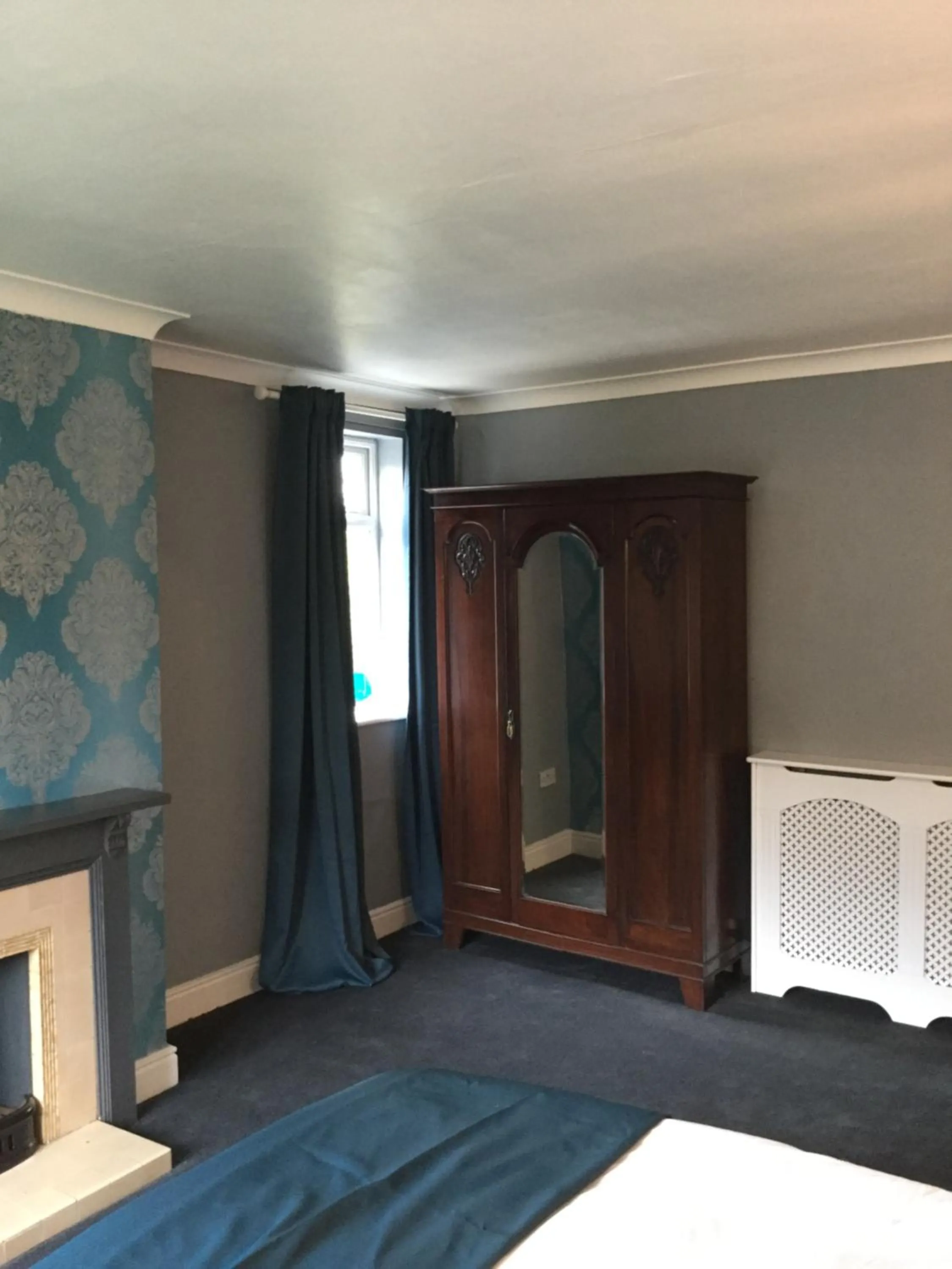 Bedroom, Bed in Mackworth House Farm