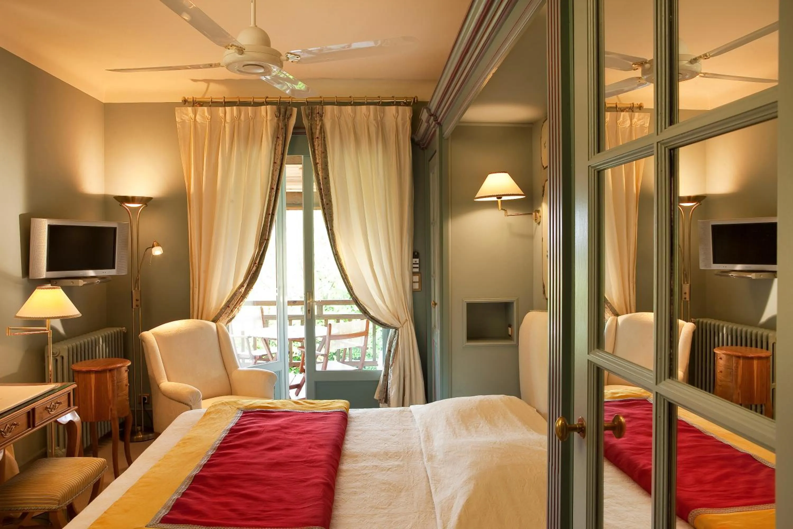 Superior Double Room 4 - Garden Side - Panoramic Terrace in Villa MARSAN - Maison Hervé-Martin GARRAPIT