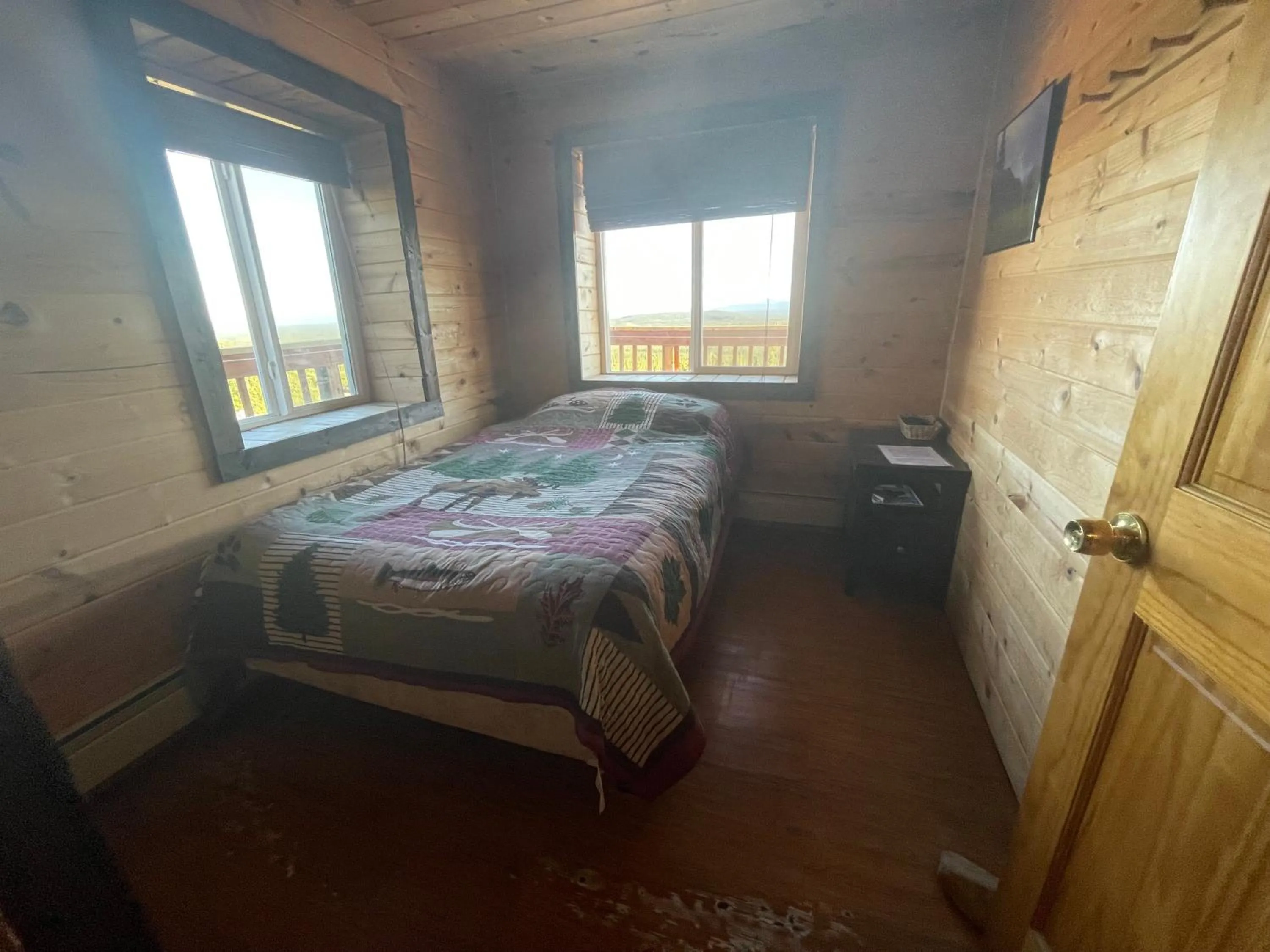 Bed in Alpine Creek Lodge