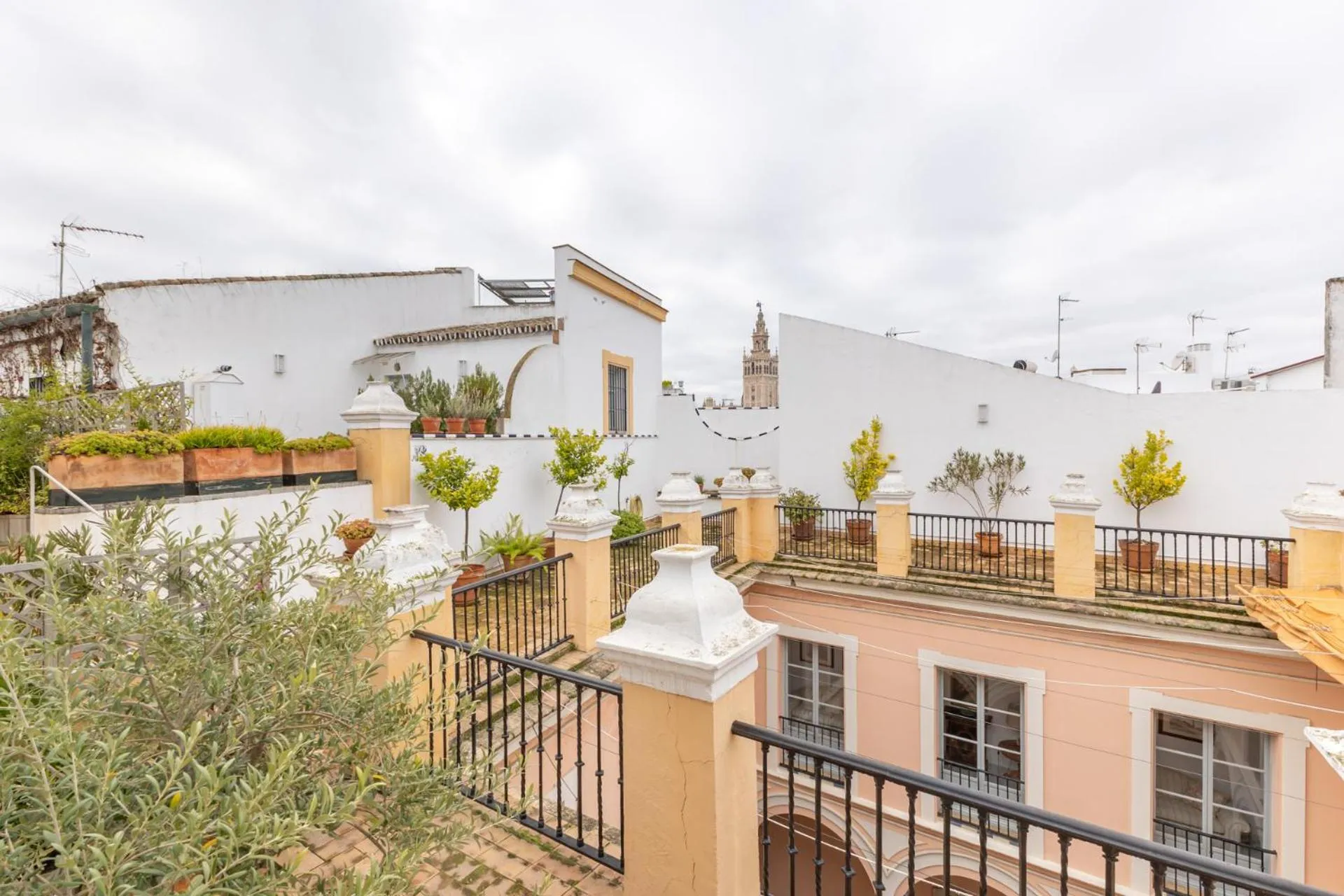 Palacio Marmoles by Valcambre