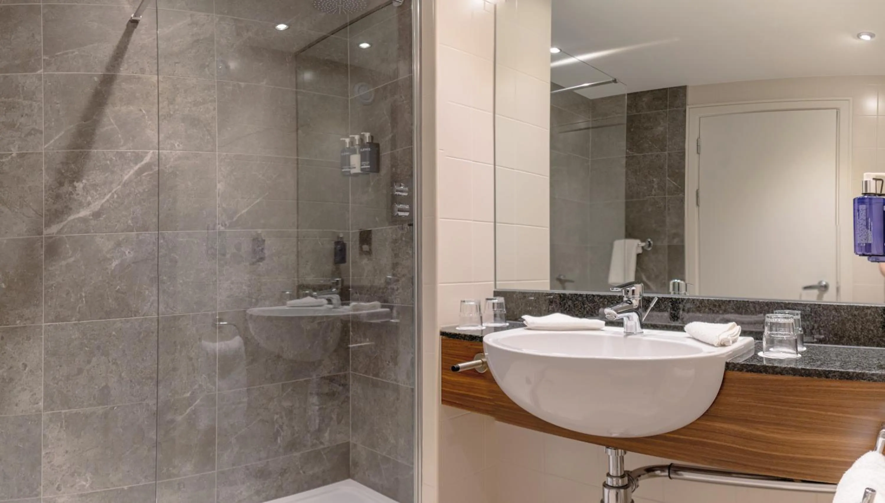 Bathroom in The Killeshin Hotel Portlaoise