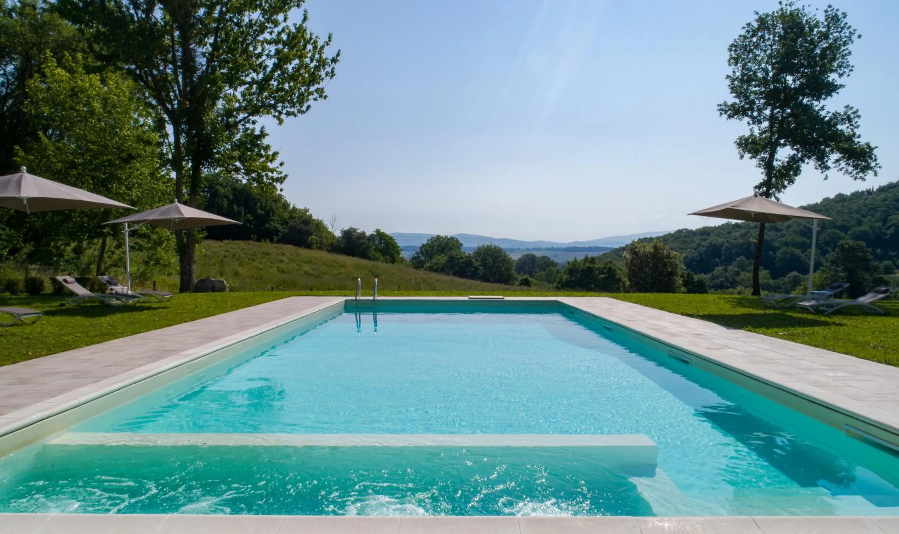 Swimming pool in Relais Il Furioso