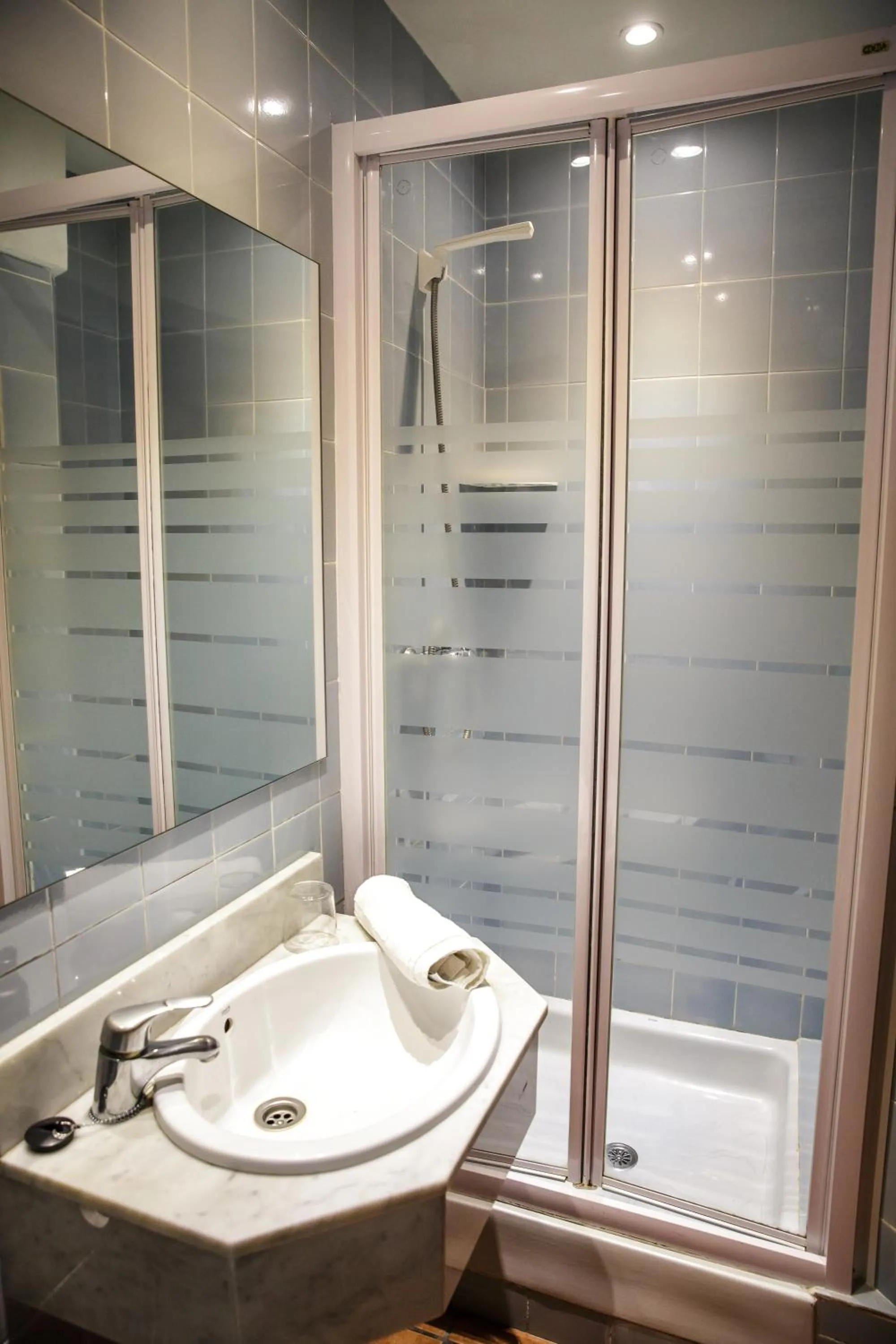 Shower in Hotel Can Solé