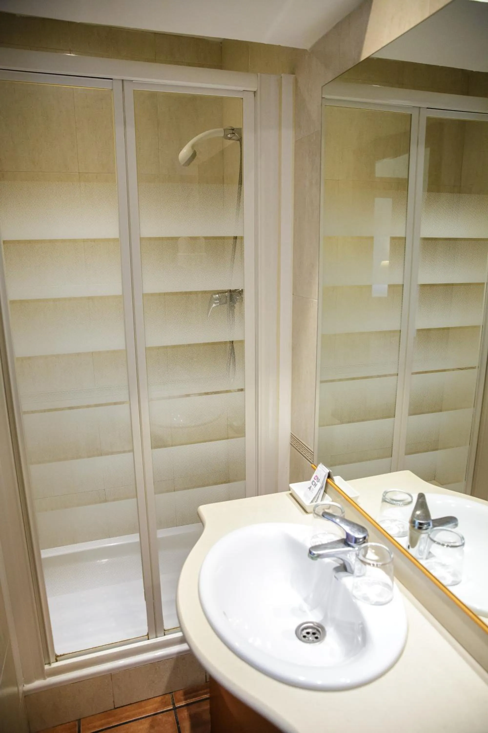 Shower in Hotel Can Solé