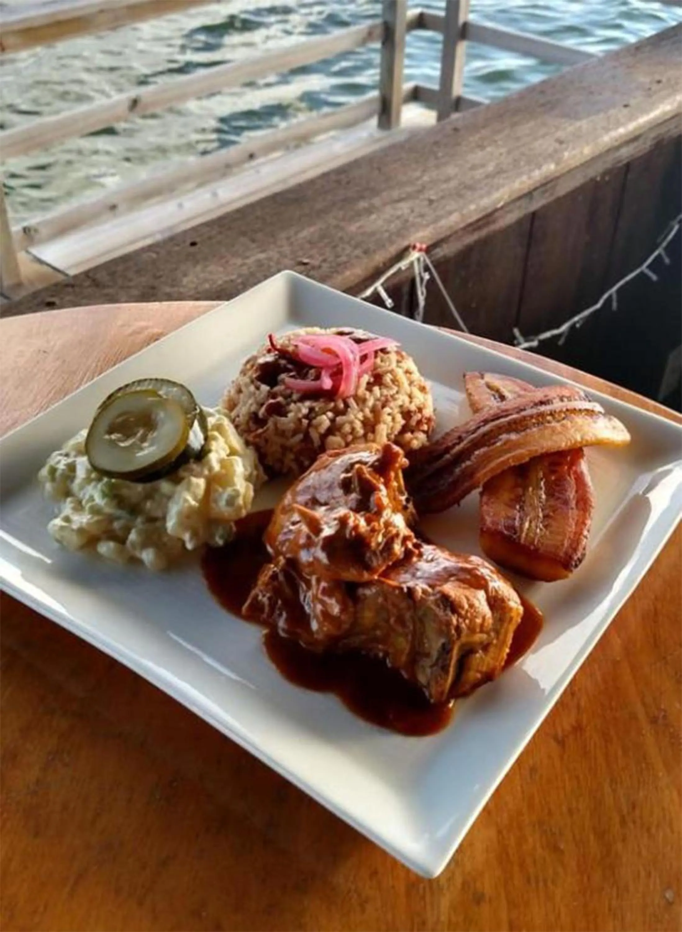 Restaurant/places to eat in Brahma Blue Resort