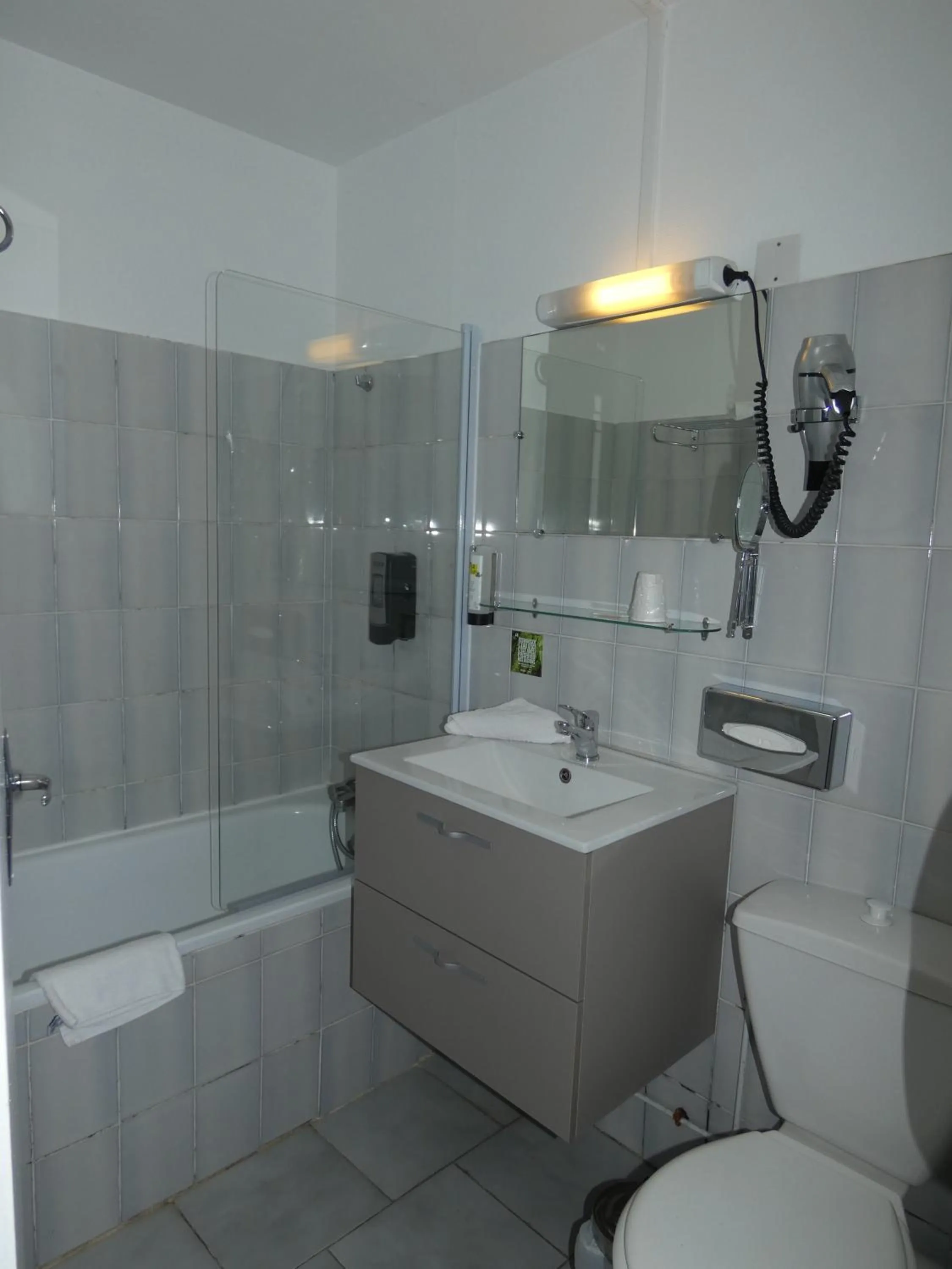 Bathroom in Logis Hôtel Restaurant Auberge Saint Martin