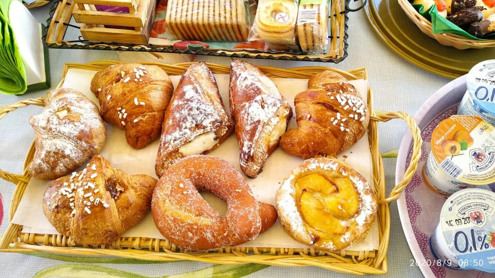 Buffet breakfast in La Castellese