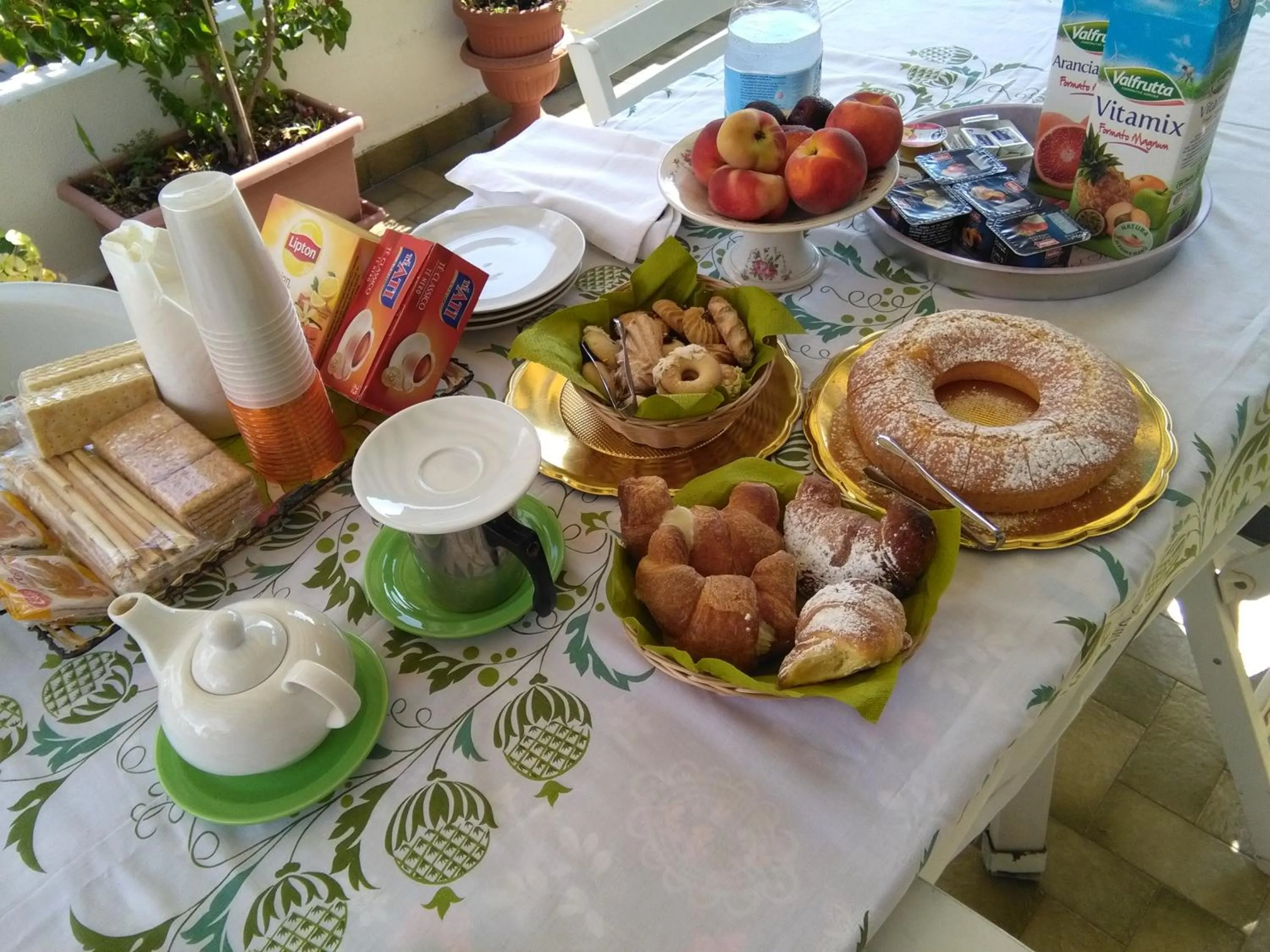 Buffet breakfast in La Castellese