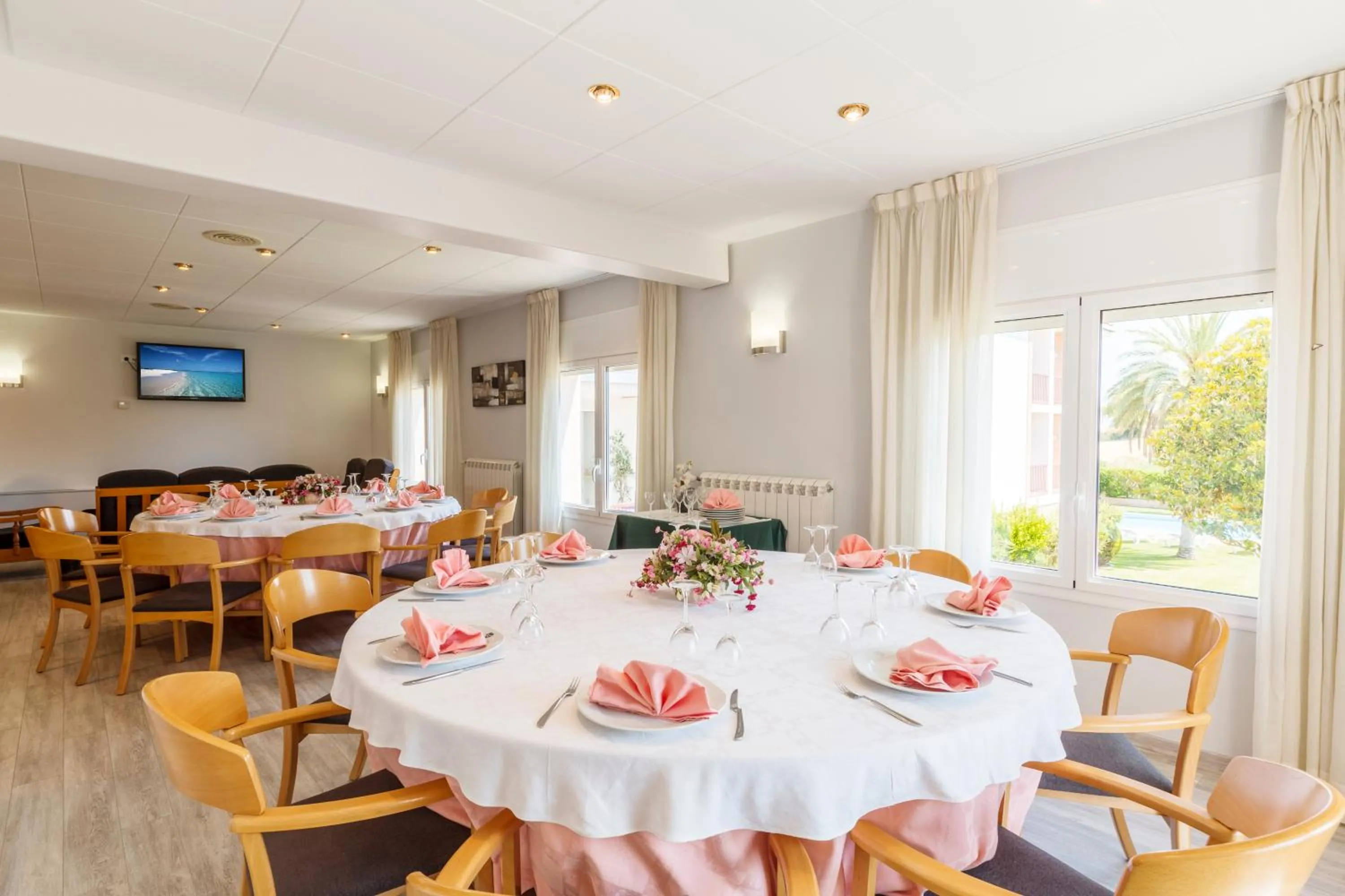 Restaurant/places to eat in Hotel Sausa