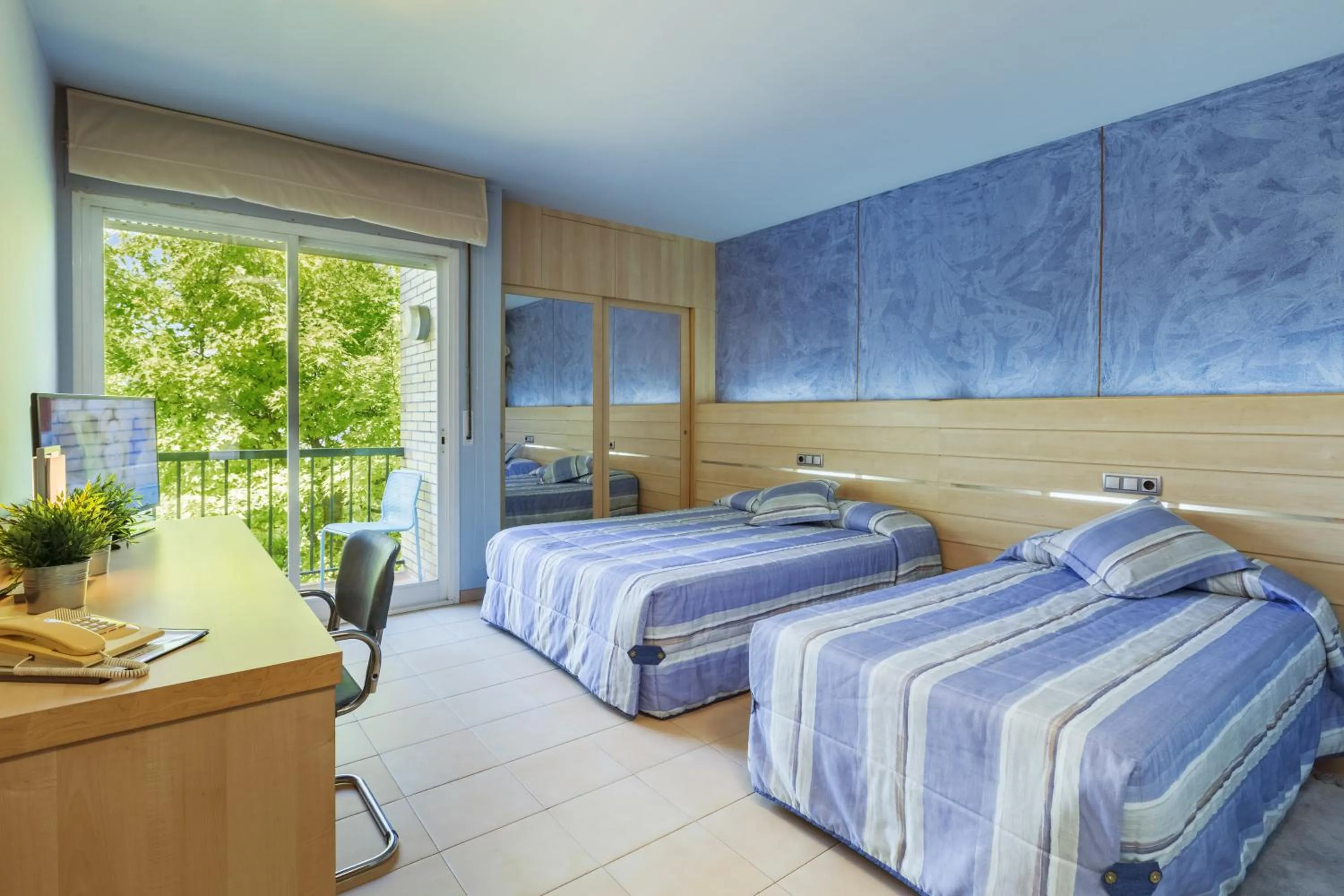 Photo of the whole room, Bed in Hotel Sausa