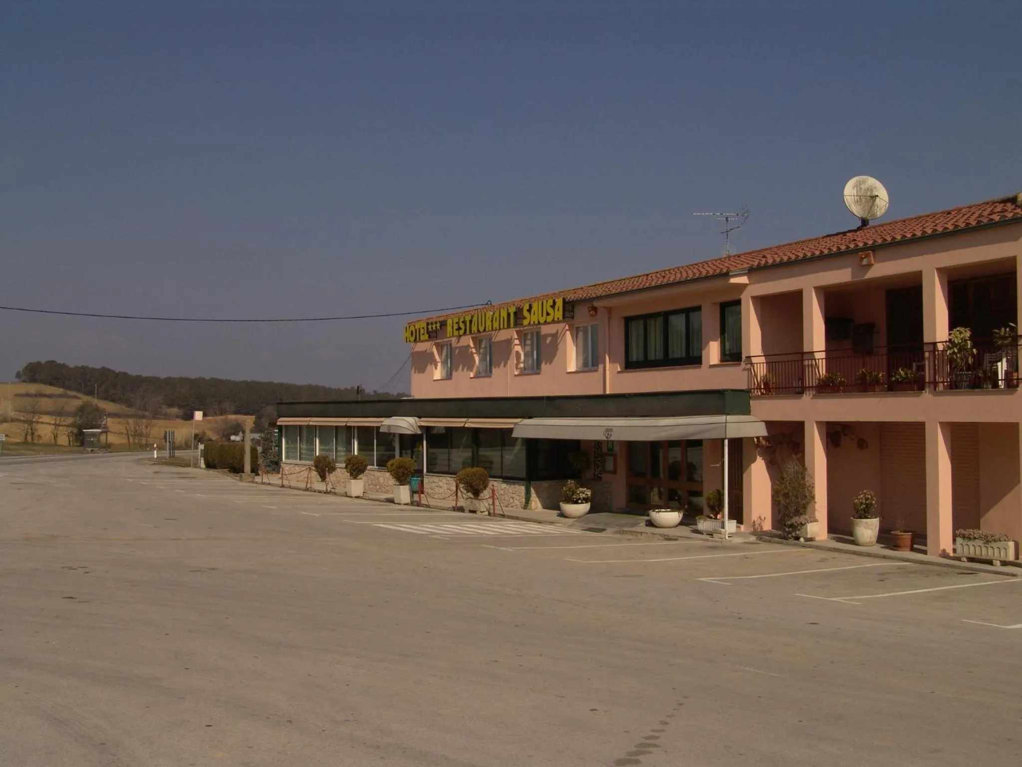 Facade/entrance in Hotel Sausa