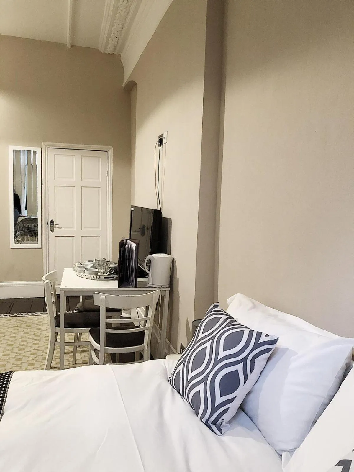 TV and multimedia, Bed in Caspian Hotel