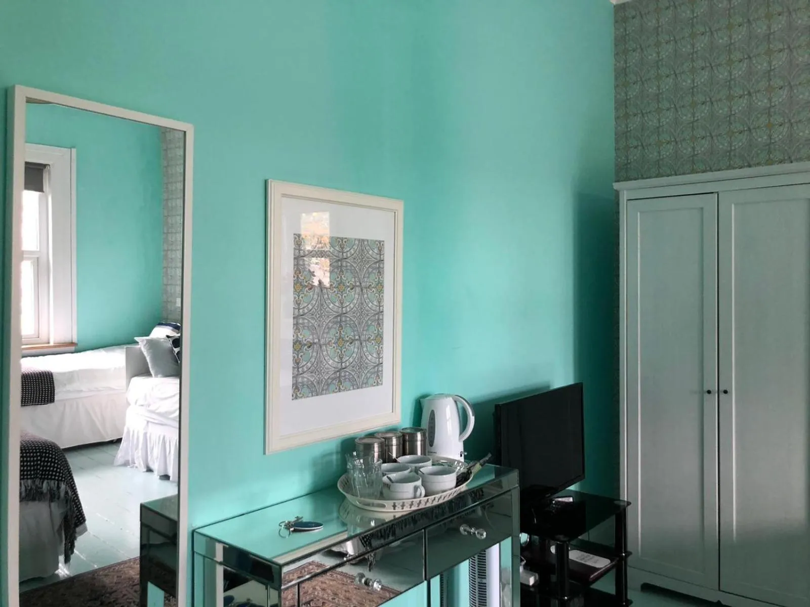 Coffee/tea facilities in Caspian Hotel