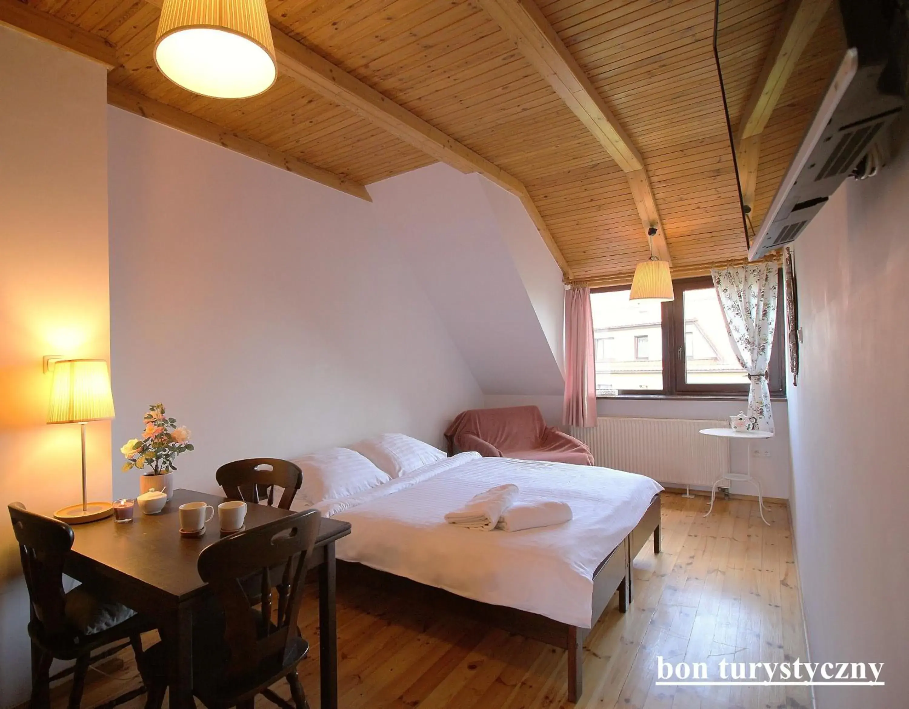 Two-Bedroom Suite with Jacuzzi in Nowa Villa Zosieńka Inhaber spricht perfekt Deutsch Two-Bedroom Suite with Jacuzzi in Nowa Villa Zosieńka Inhaber spricht perfekt Deutsch