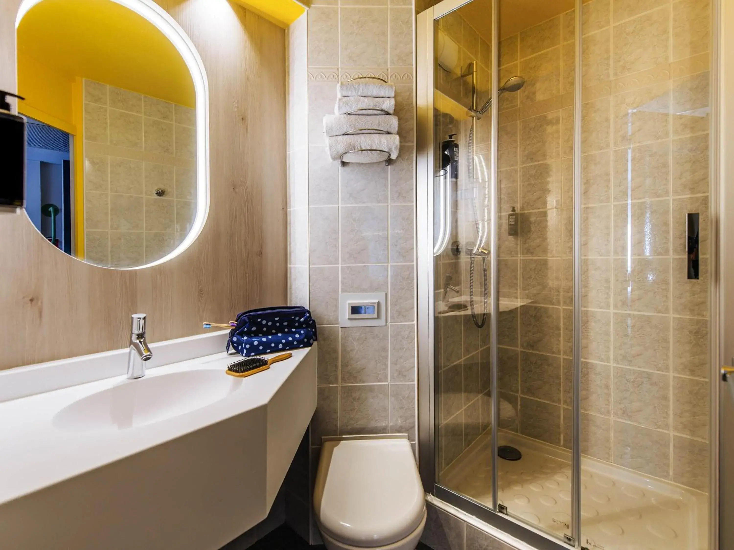 Bedroom in ibis Styles Antibes Bedroom in ibis Styles Antibes