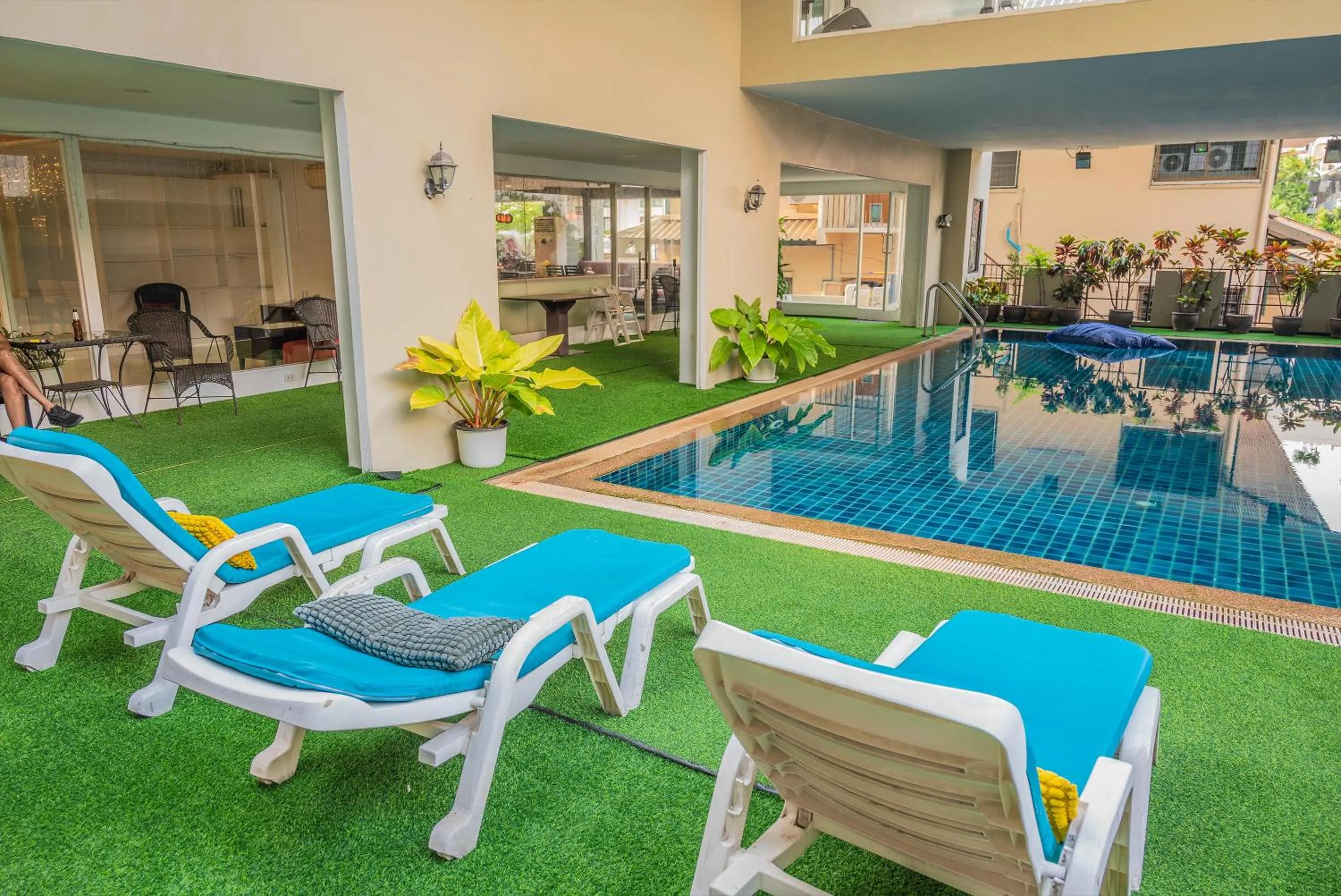 Swimming pool in Boss Suites Nana Hotel