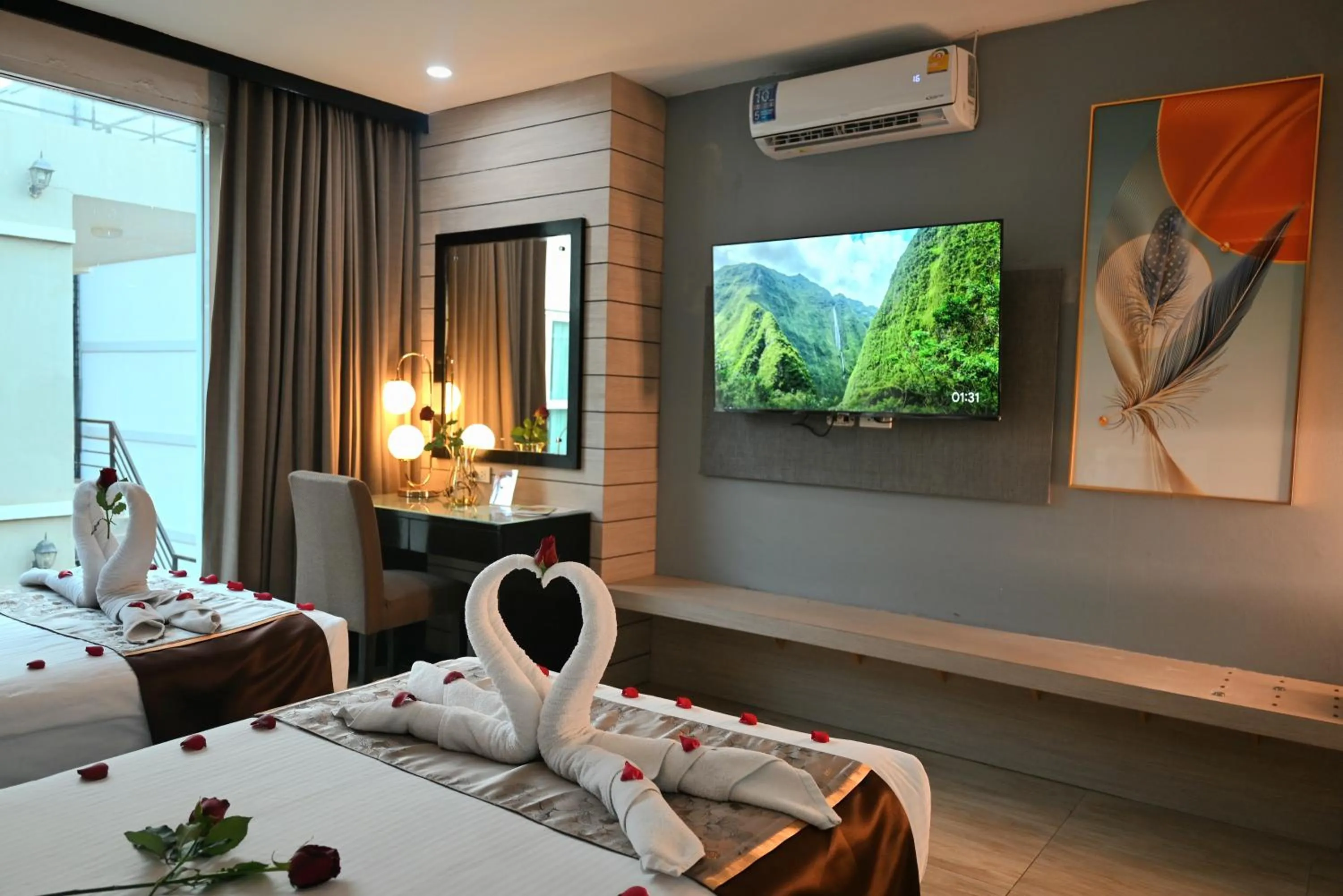 Bed in Boss Suites Nana Hotel