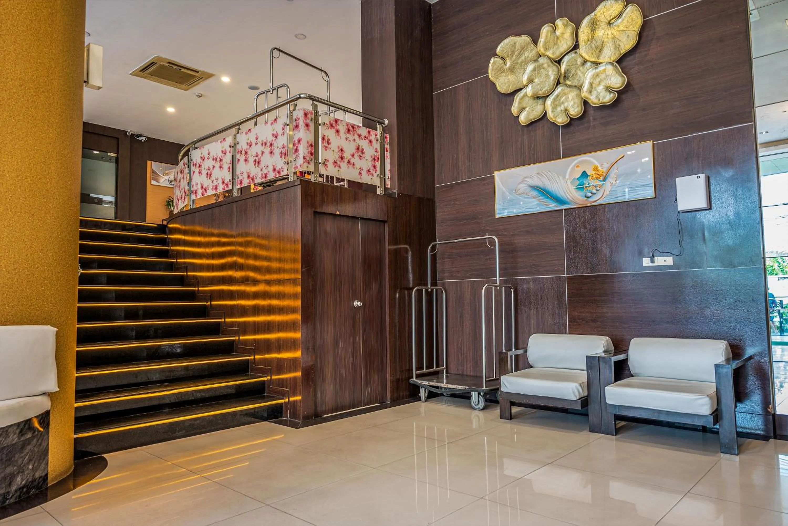 Lobby or reception in Boss Suites Nana Hotel