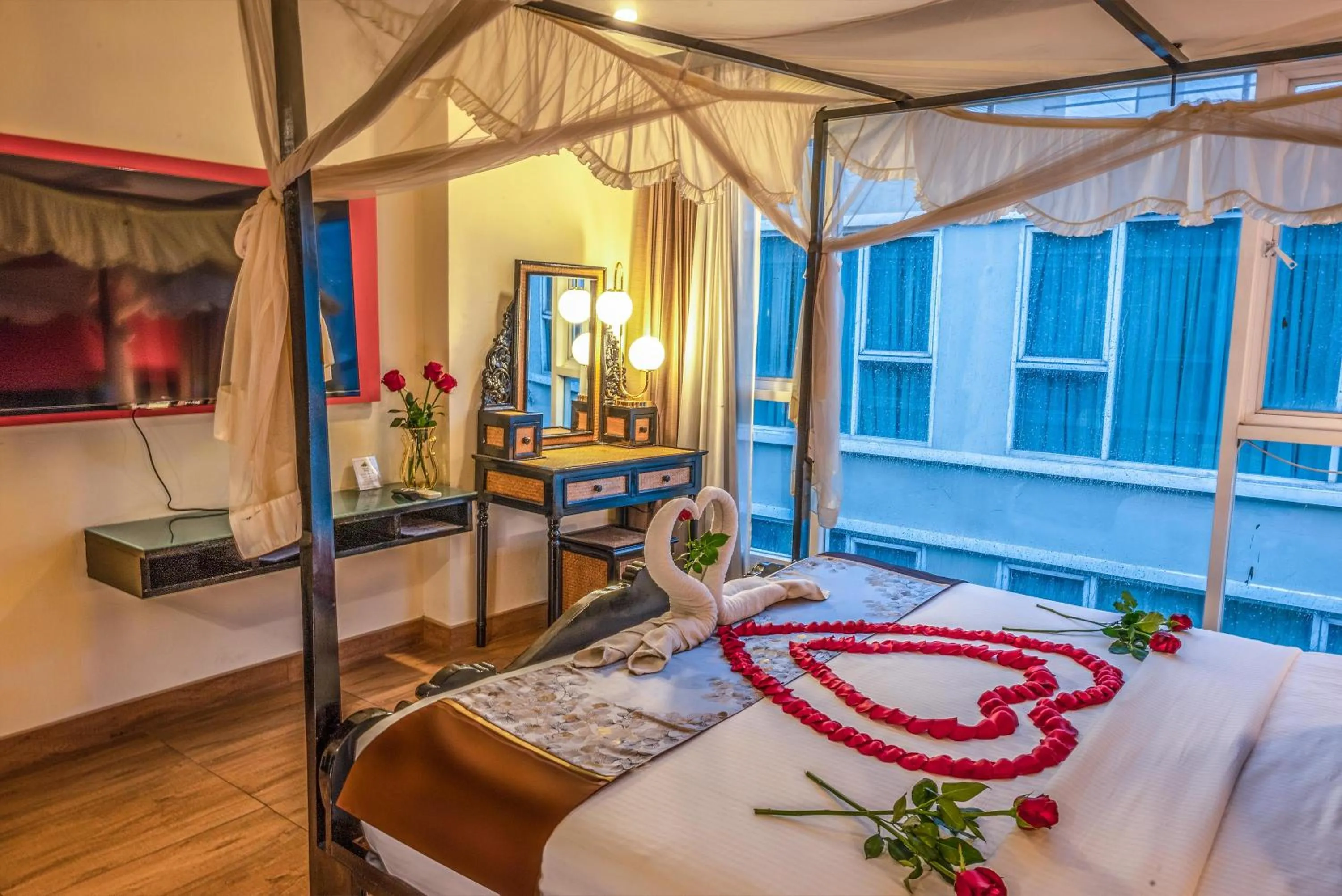 Bed in Boss Suites Nana Hotel