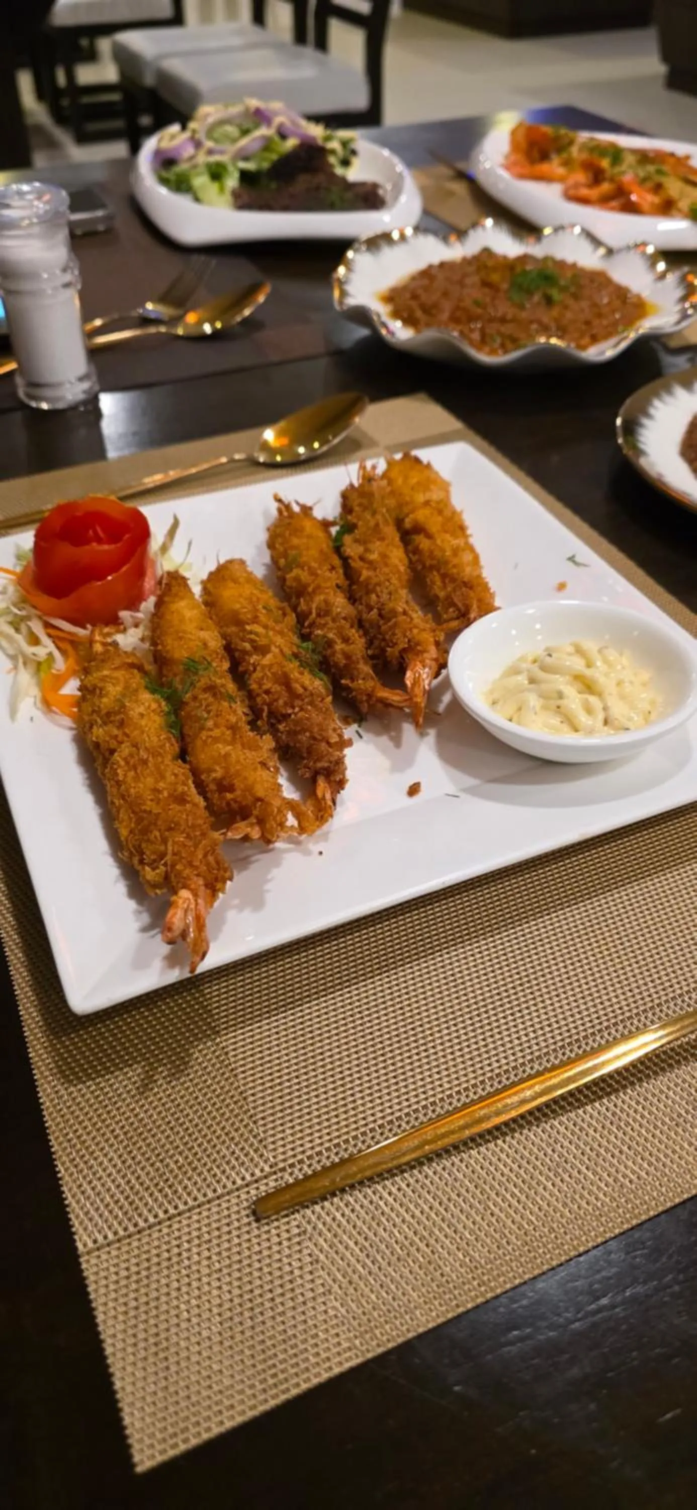 Restaurant/places to eat in Boss Suites Nana Hotel