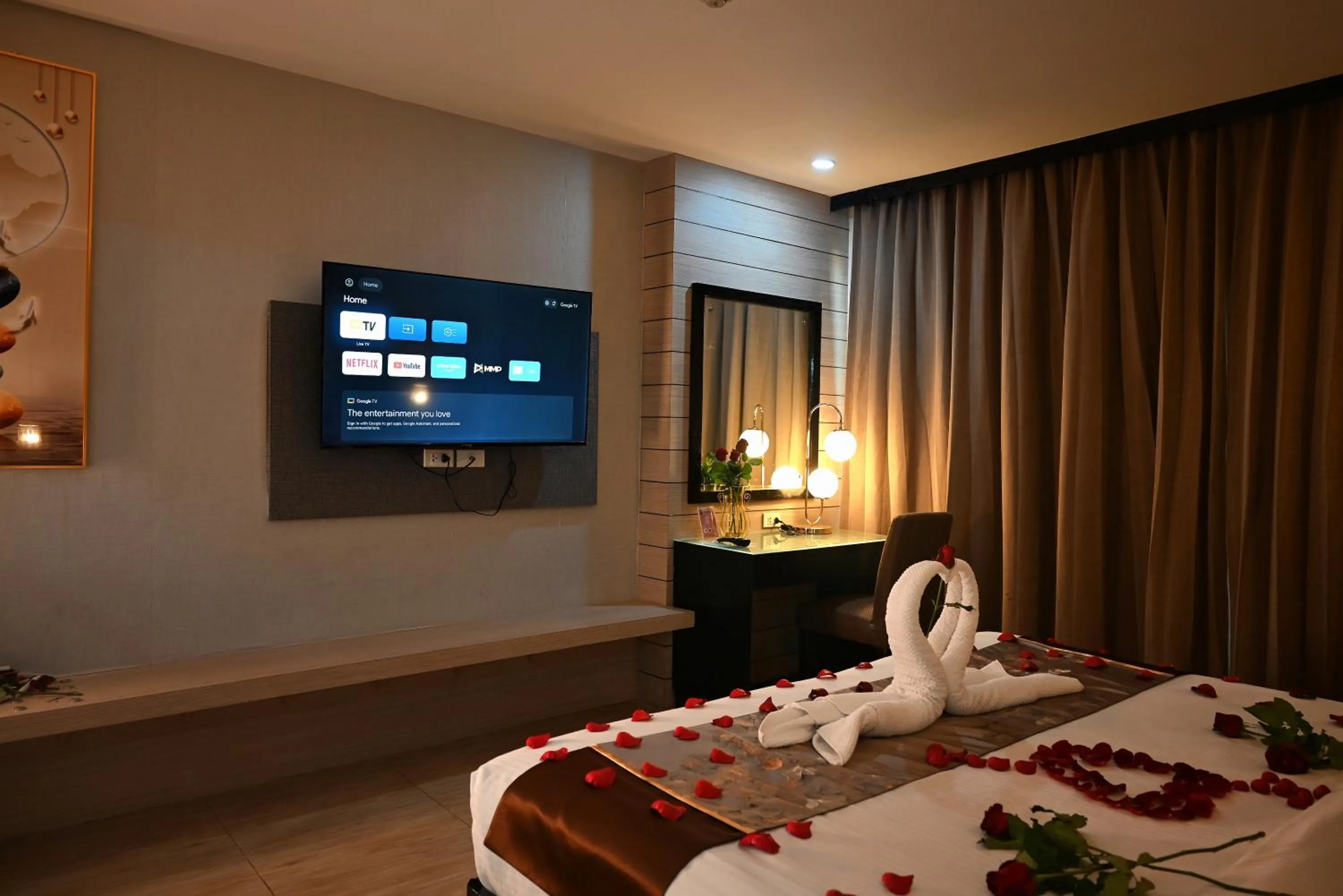 Bed in Boss Suites Nana Hotel