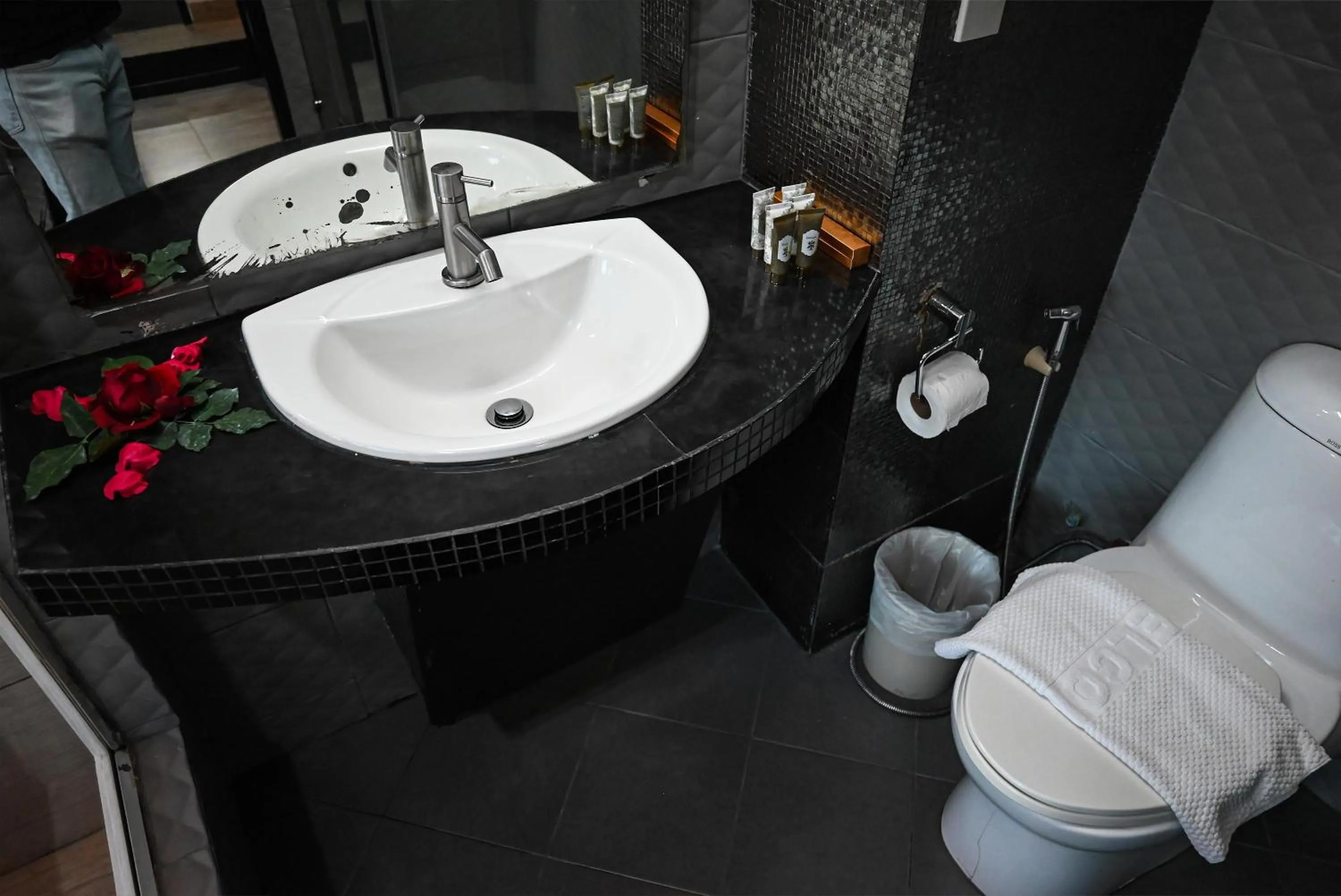 Toilet in Boss Suites Nana Hotel