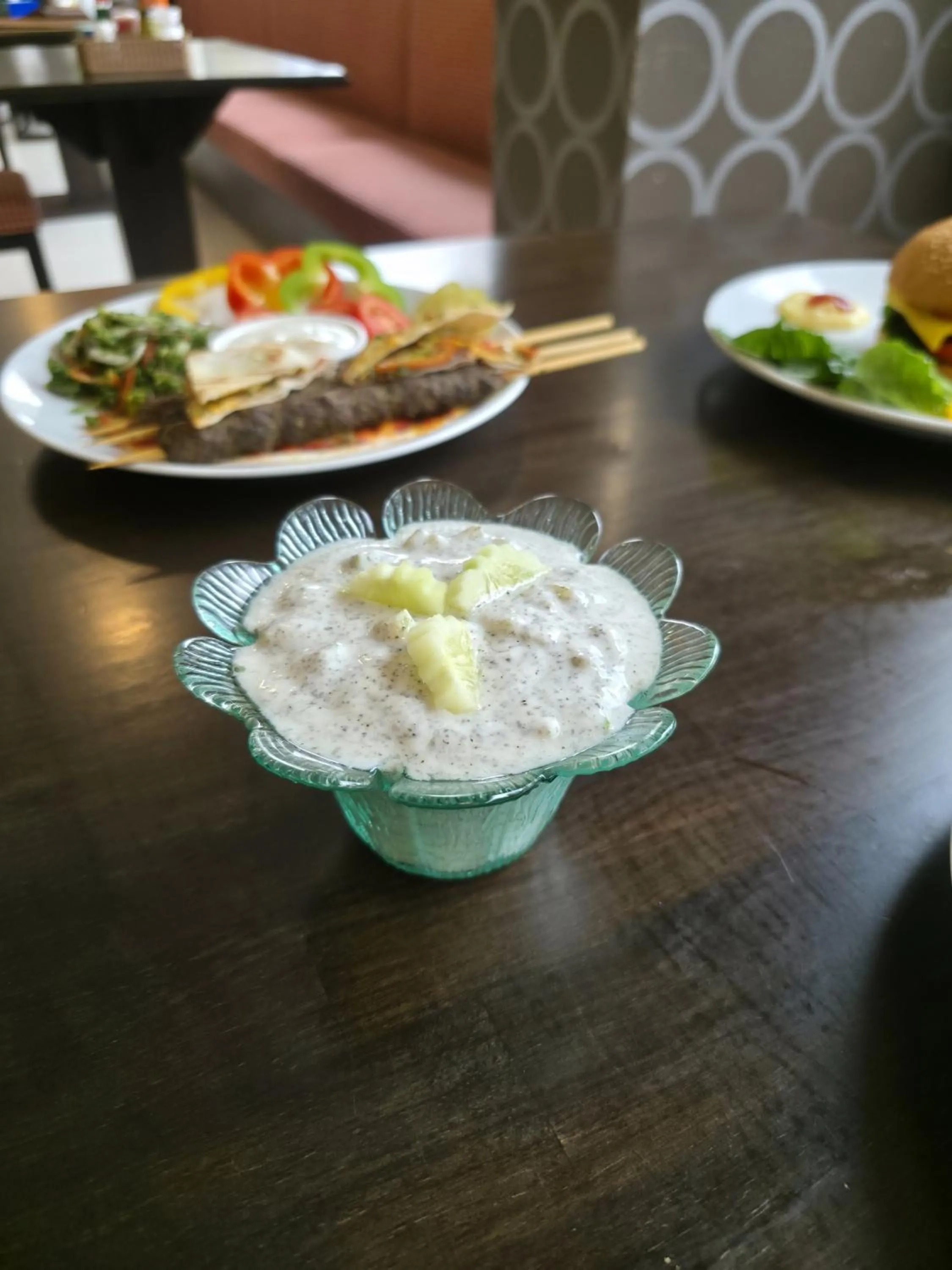 Restaurant/places to eat in Boss Suites Nana Hotel