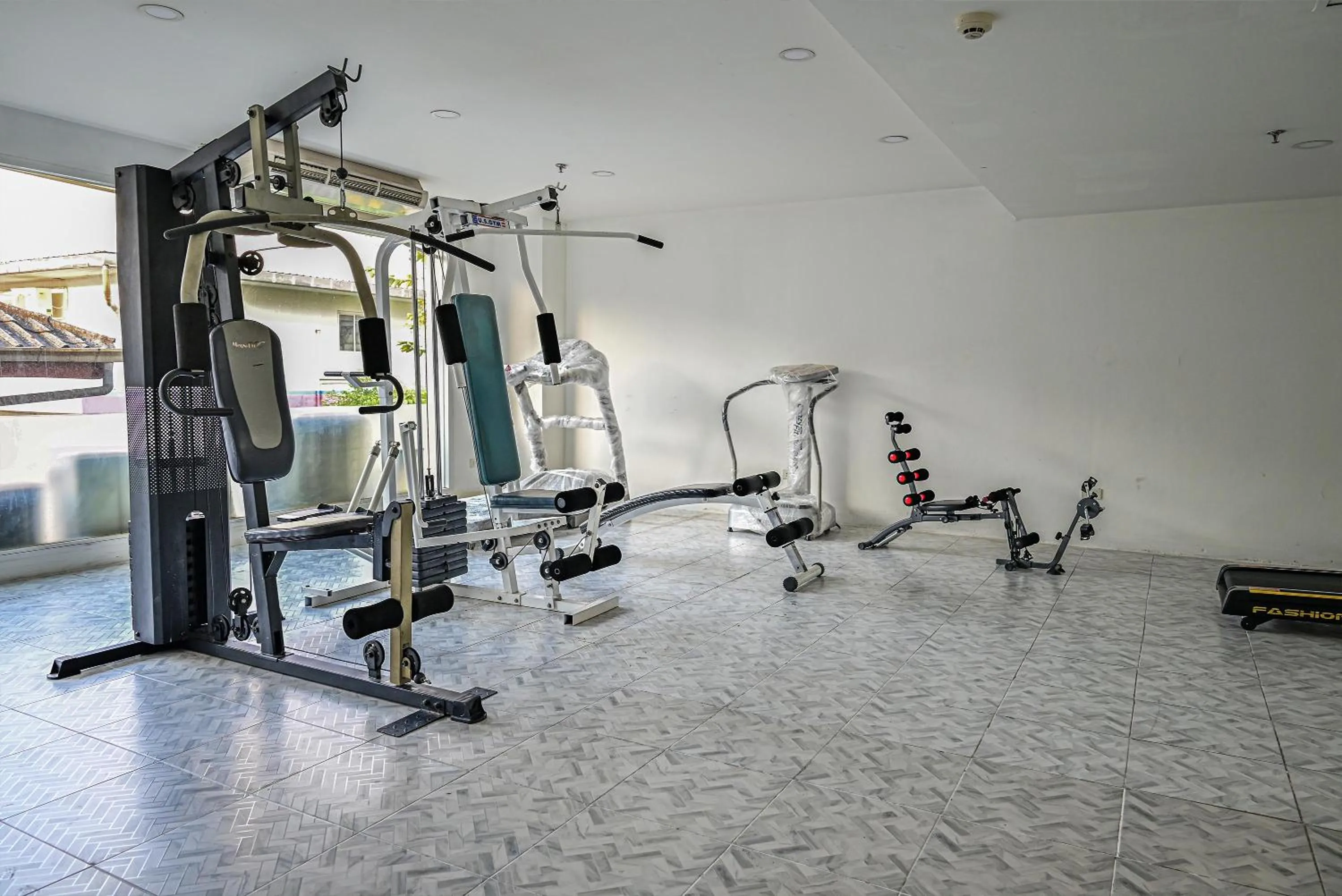 Fitness centre/facilities in Boss Suites Nana Hotel