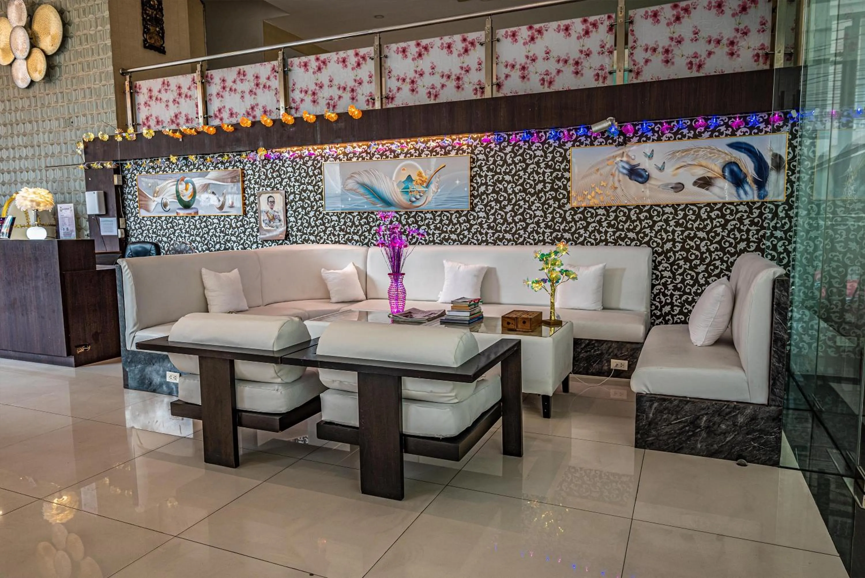 Seating area in Boss Suites Nana Hotel