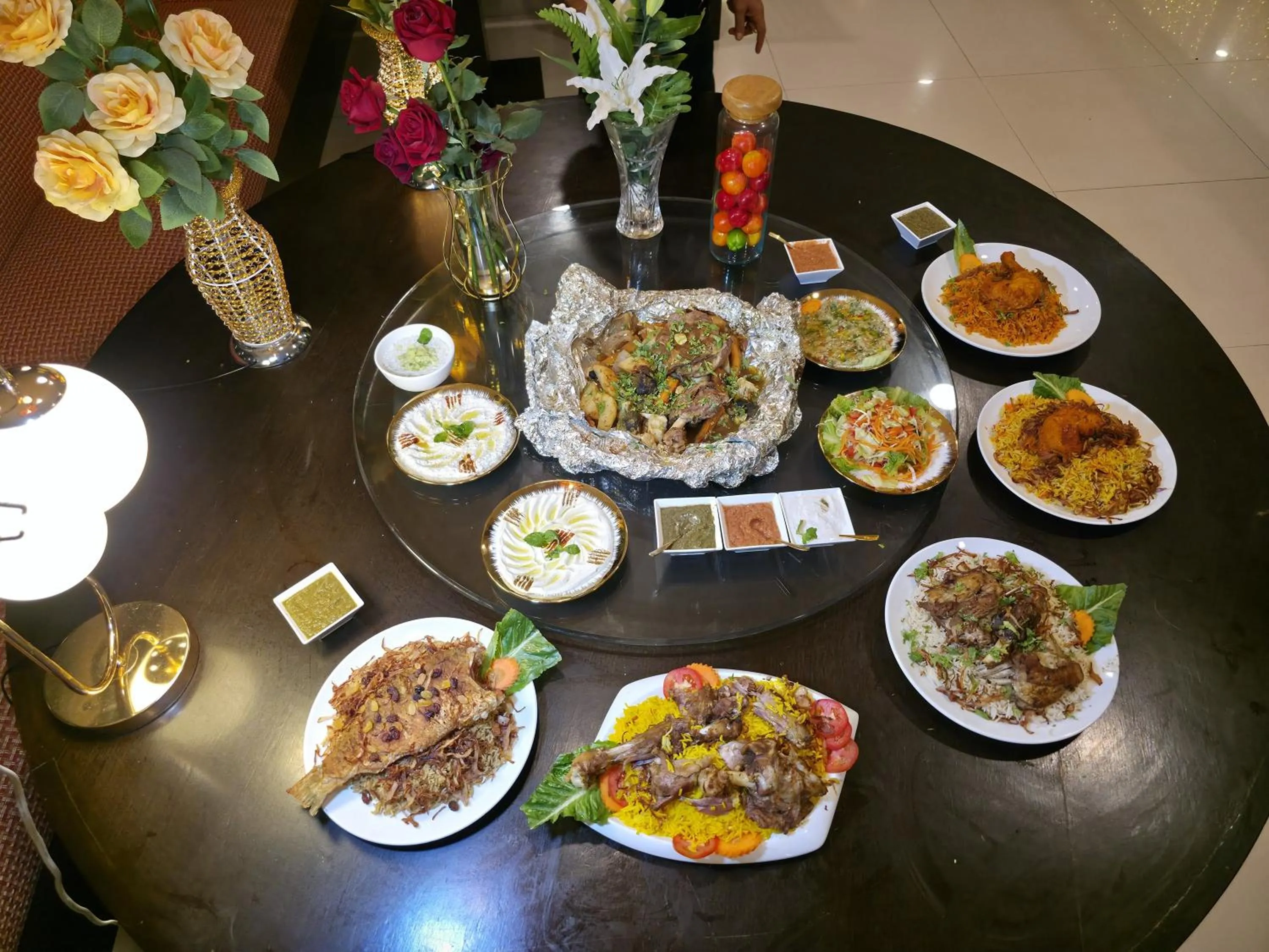 Restaurant/places to eat in Boss Suites Nana Hotel