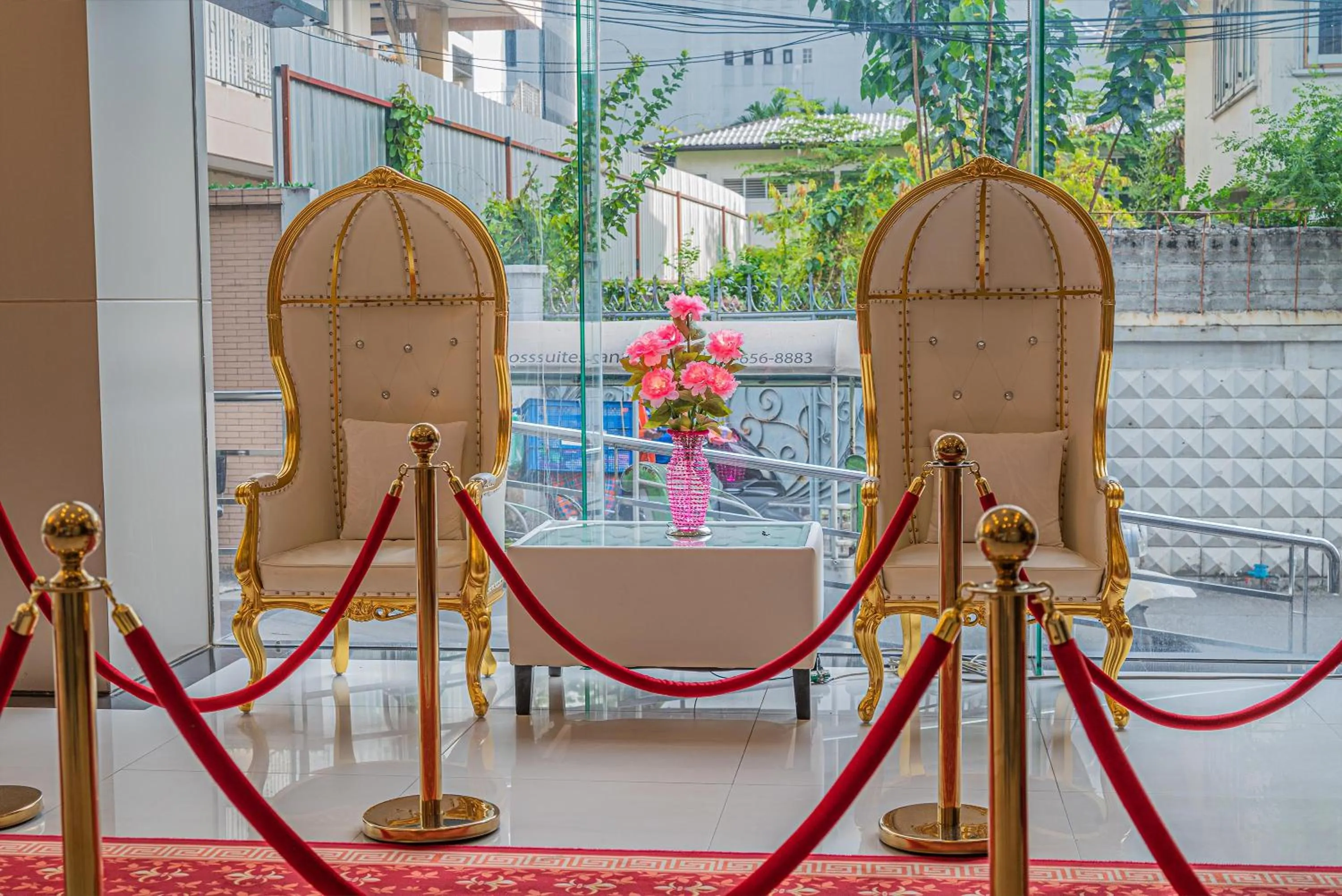 Day in Boss Suites Nana Hotel