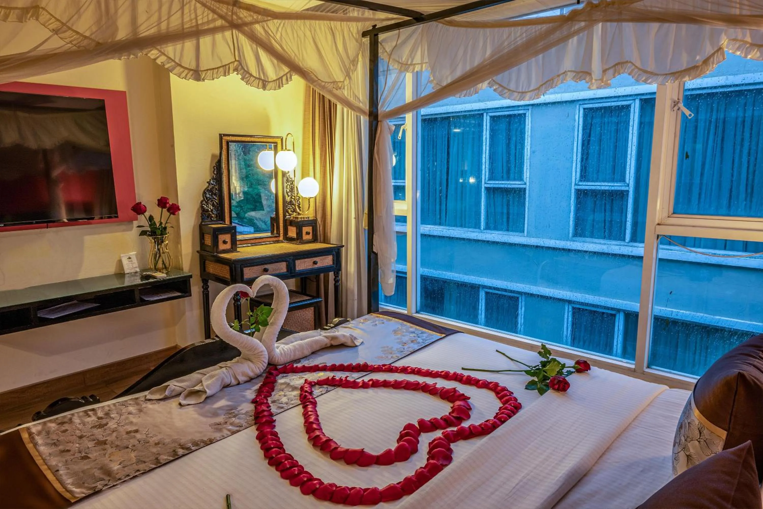 Bed in Boss Suites Nana Hotel