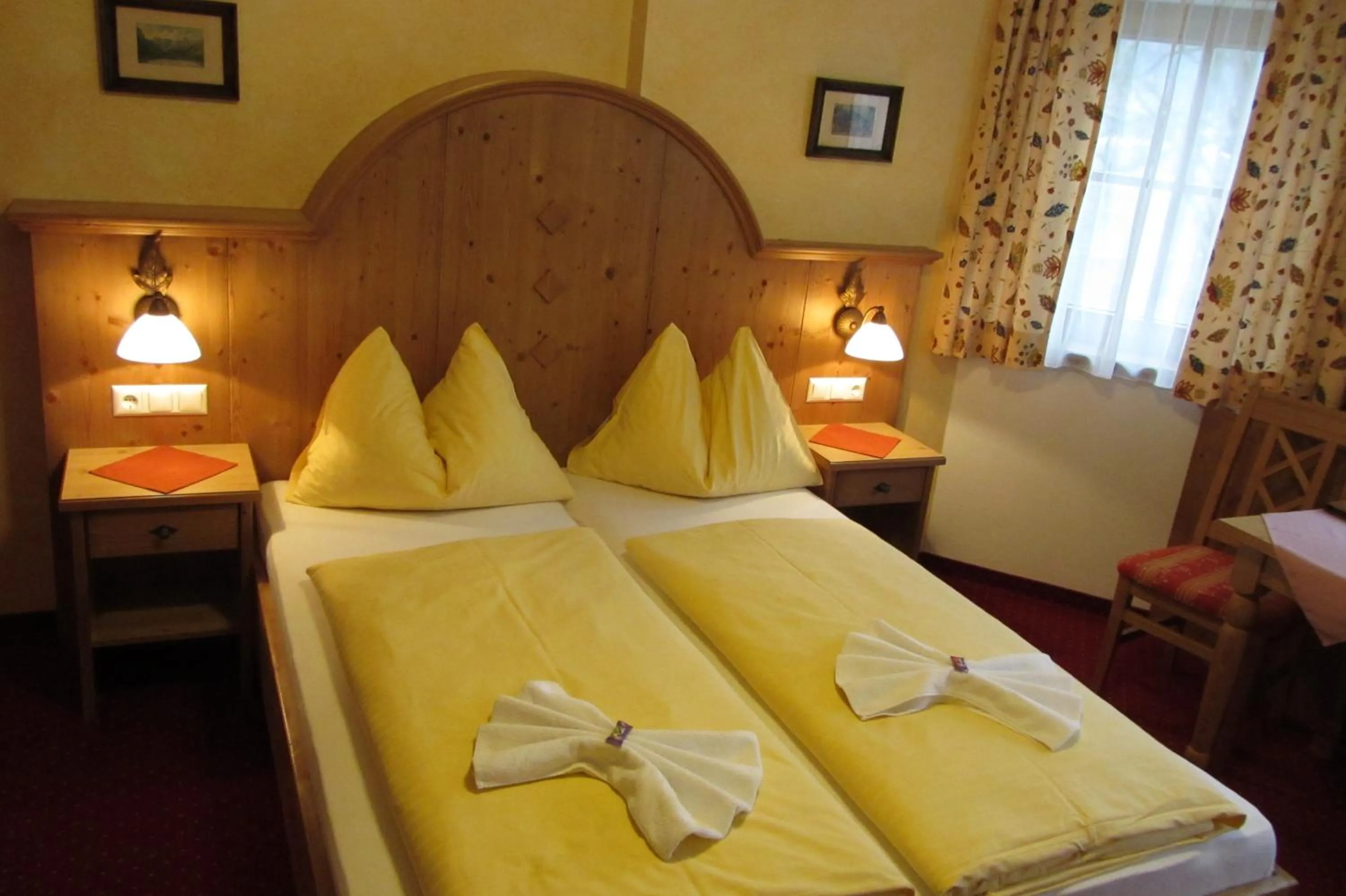 Bedroom, Bed in Hotel Garni Landhaus Trenkenbach