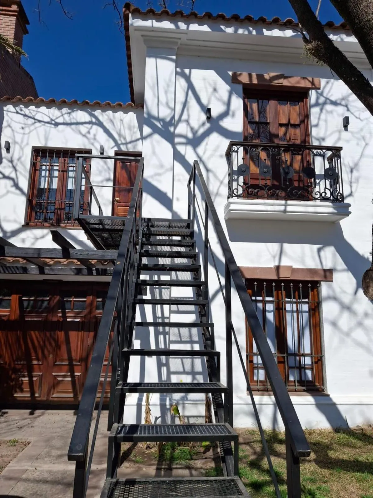 Deluxe One-Bedroom Apartment with City View - single occupancy in Los Tarcos Guest House