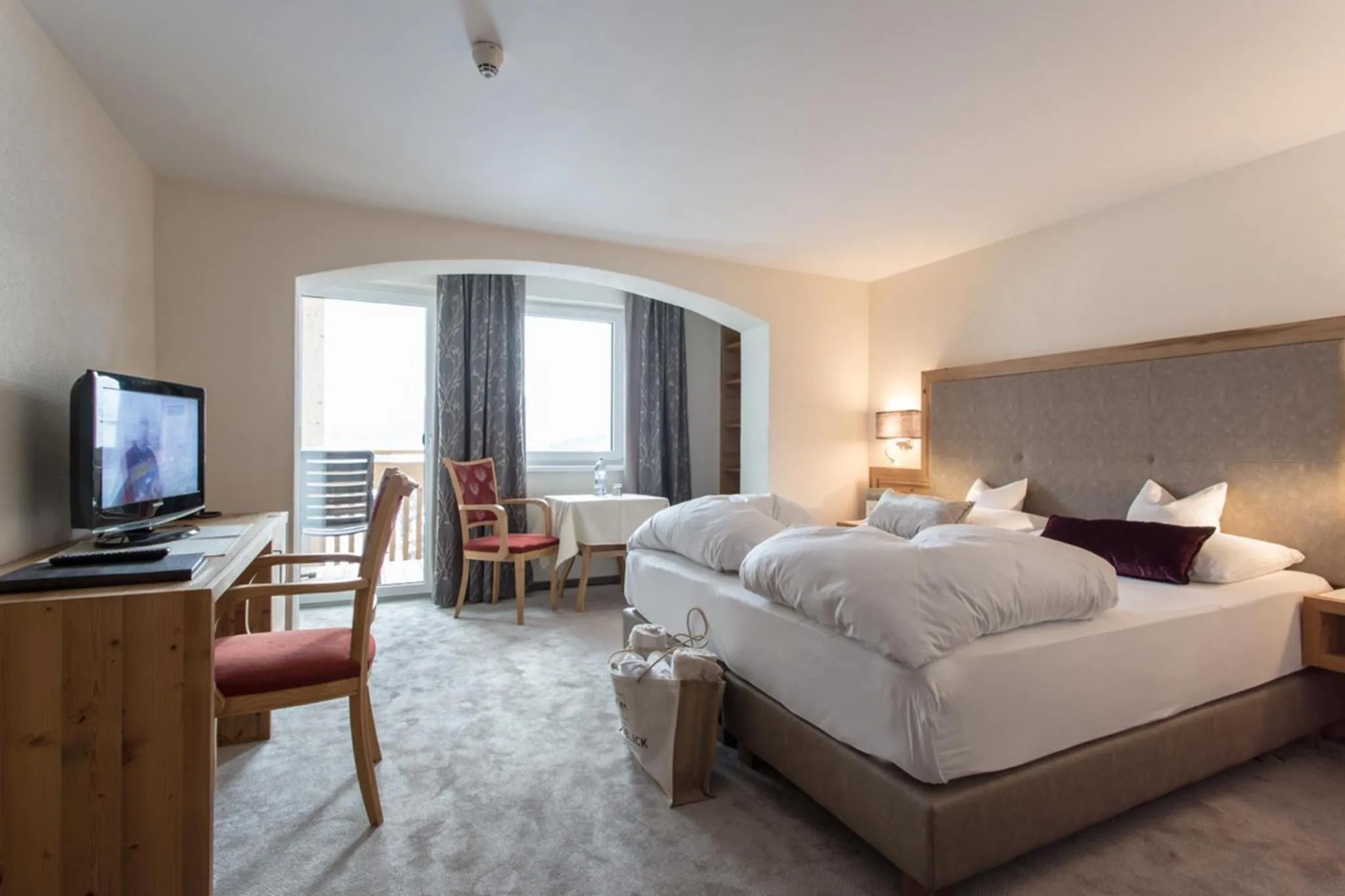 Photo of the whole room, Bed in Hotel Bergblick 4 Sterne Superior