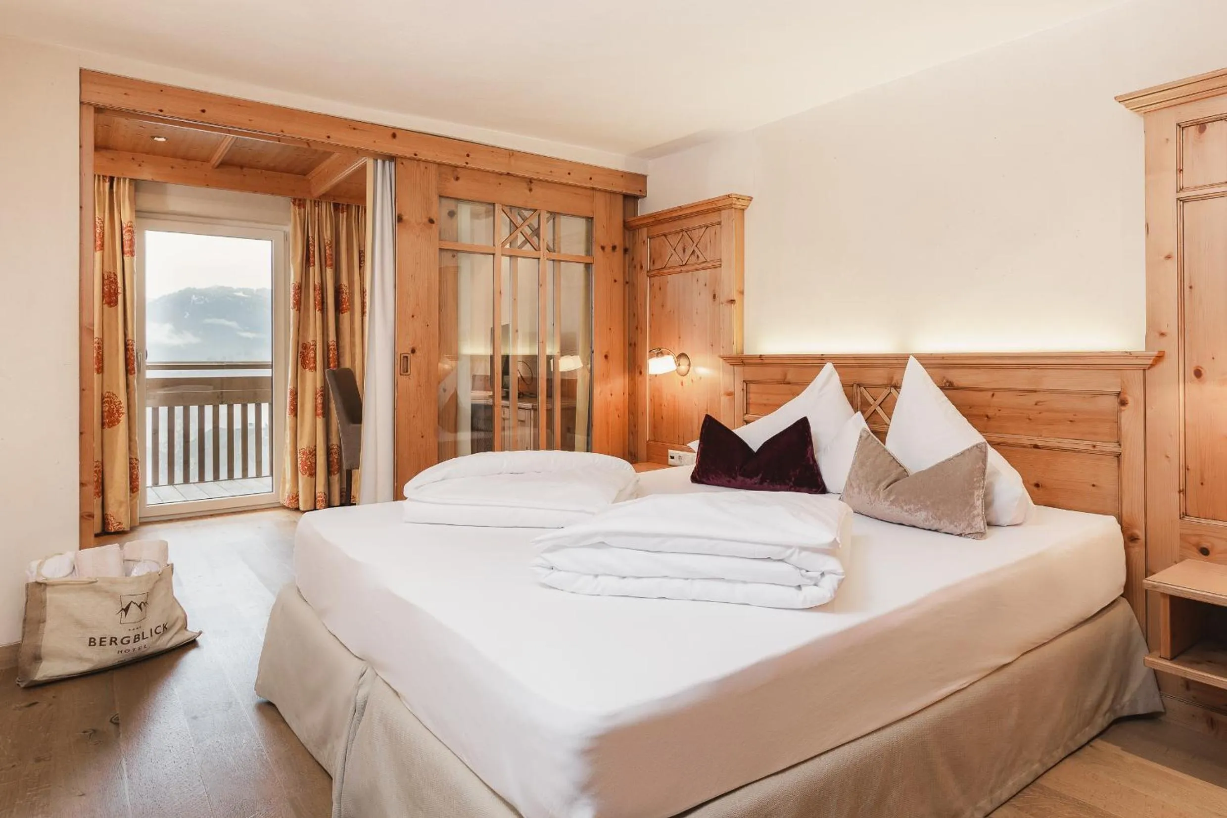 Bed in Hotel Bergblick 4 Sterne Superior