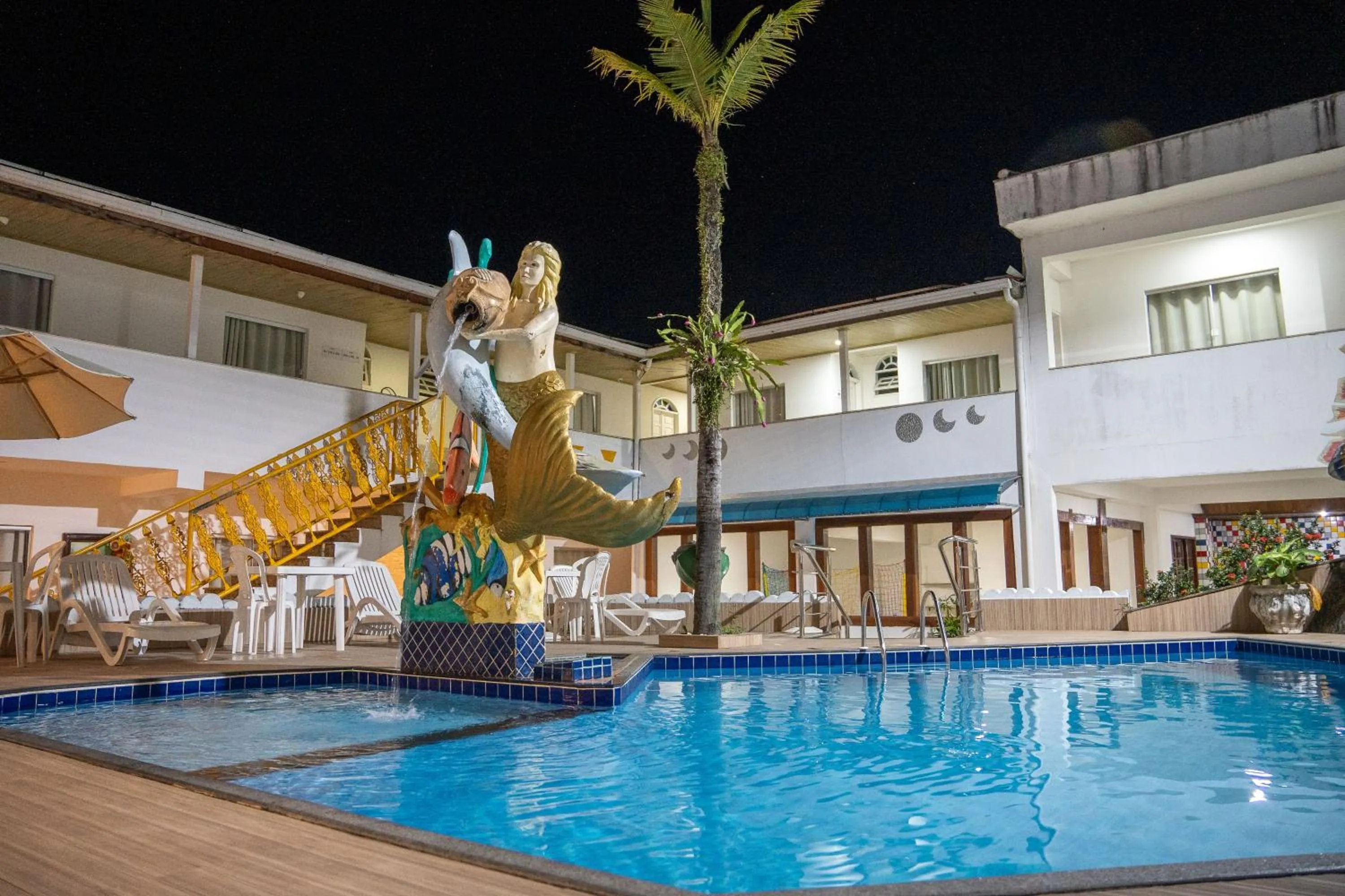 Swimming pool in Shangrilá - Rede Soberano