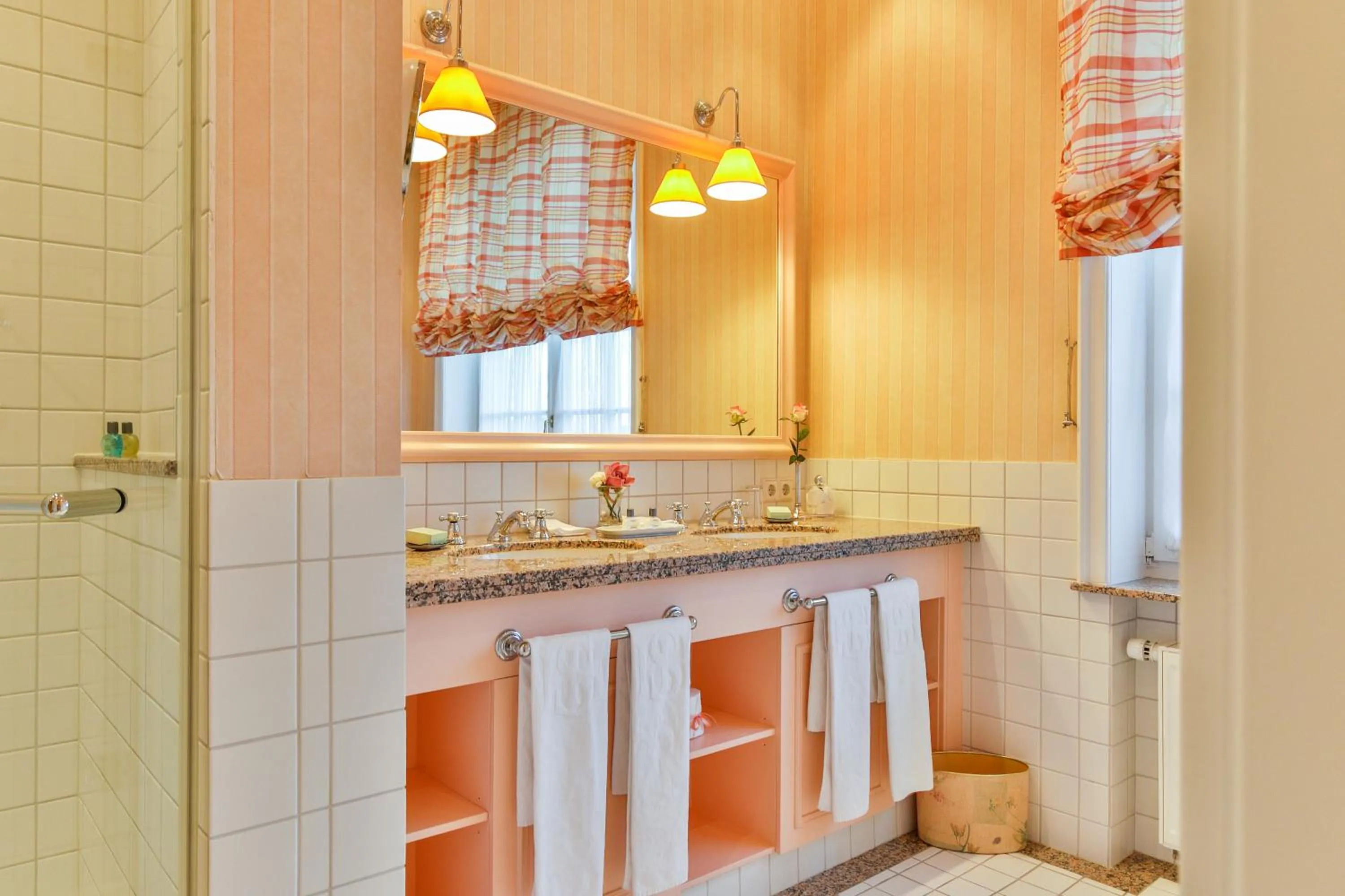 Shower in Hotel Stadt Hamburg