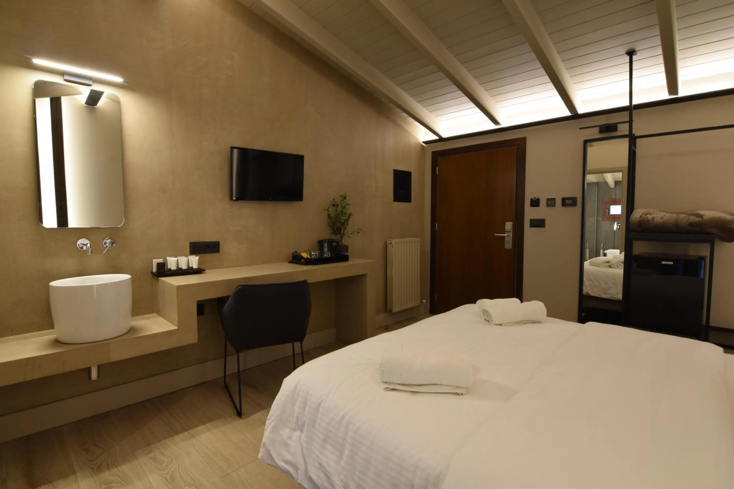 Breakfast, Bed in Anesis Hotel