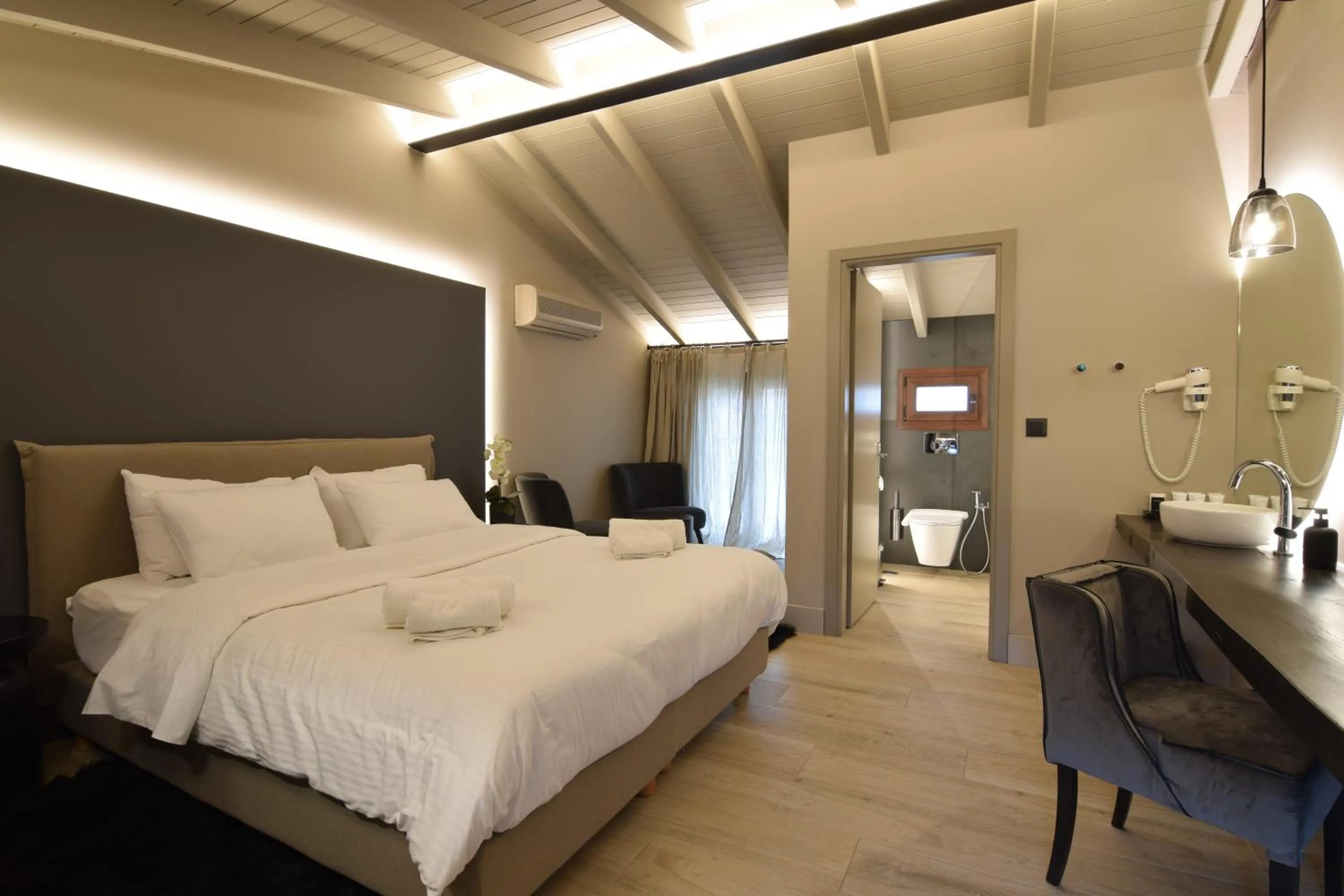 Breakfast, Bed in Anesis Hotel