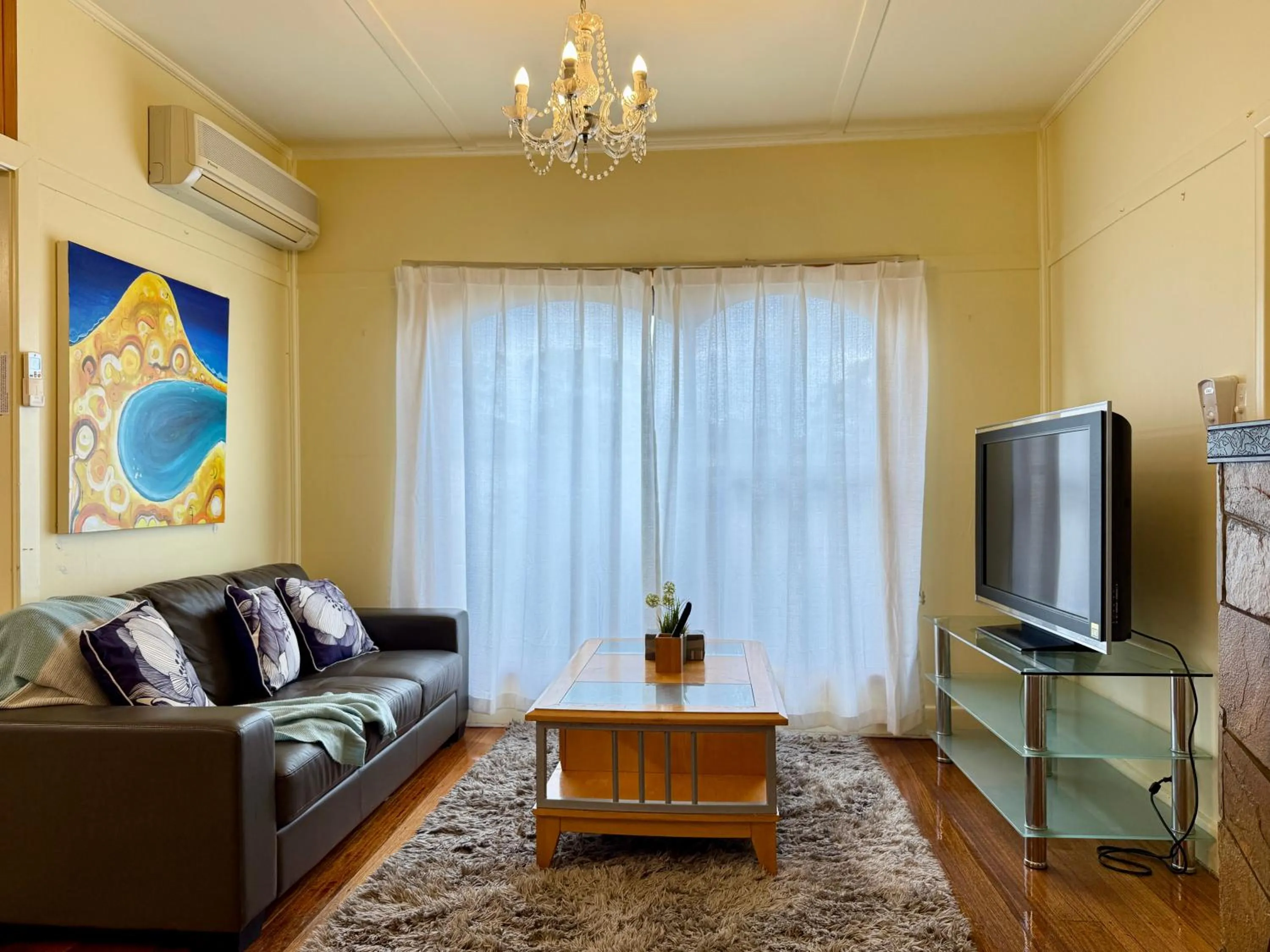 Nautique Beach House - Rustic and Charming, Walk 2 Beach & Shops