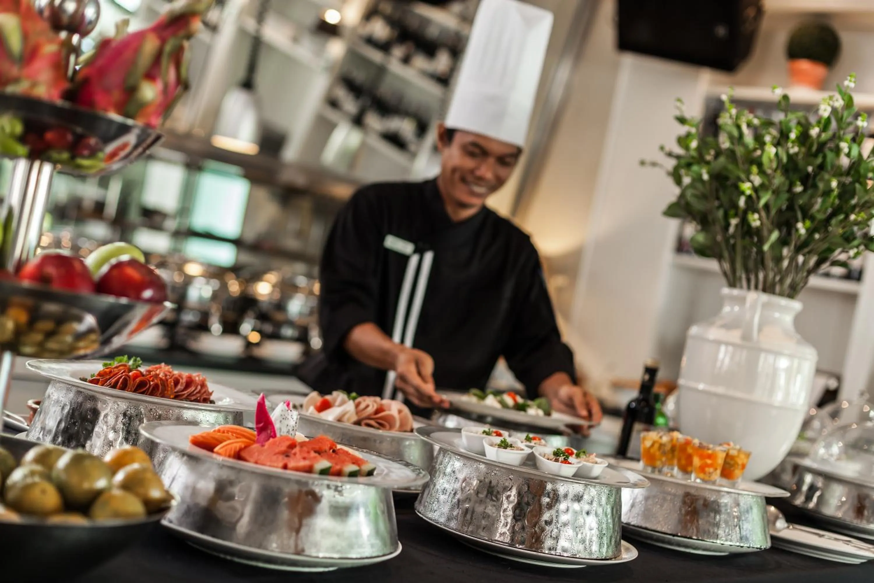 Restaurant/places to eat in BYD Lofts - Boutique Hotel & Serviced Apartments - Patong Beach, Phuket