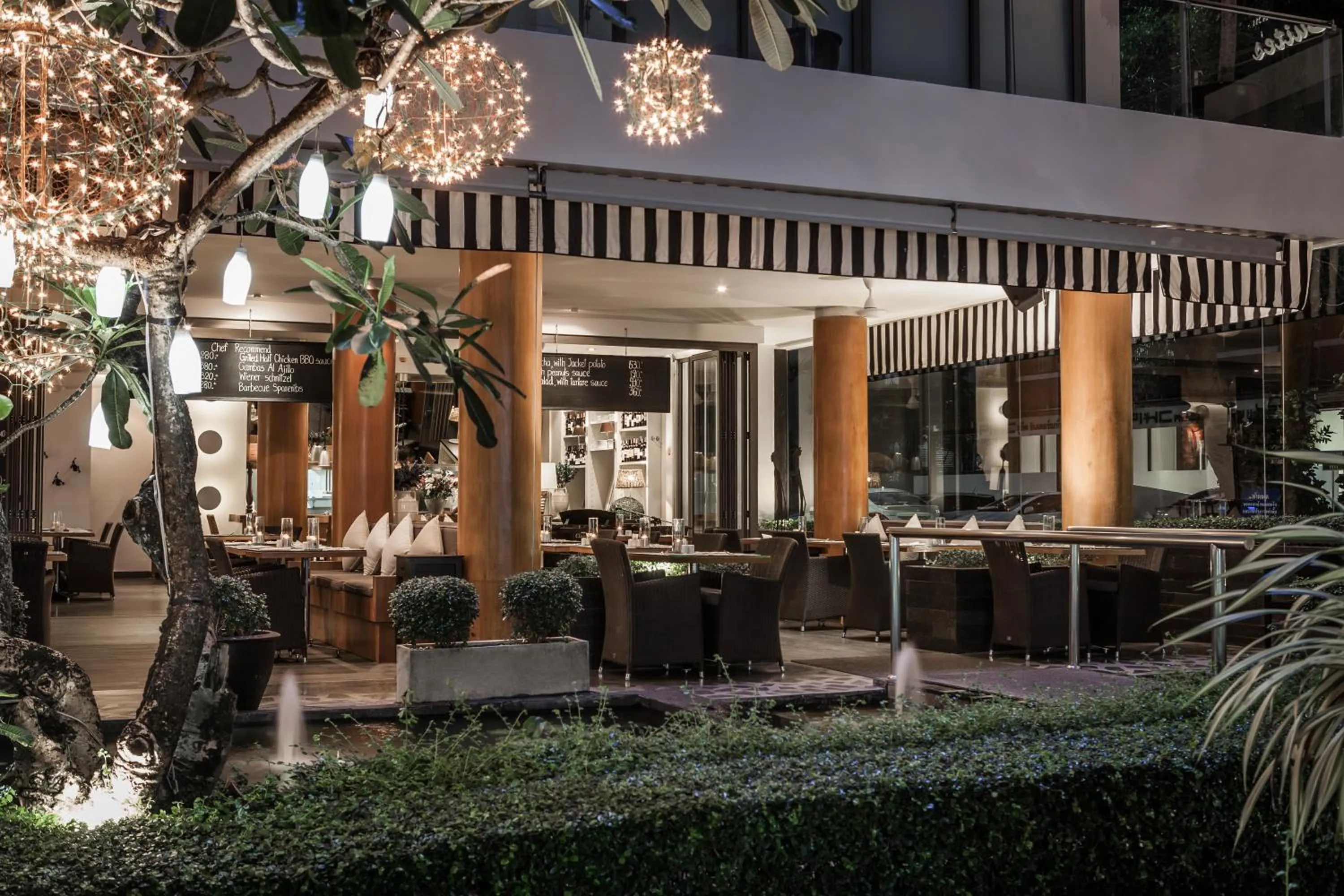 Restaurant/places to eat in BYD Lofts - Boutique Hotel & Serviced Apartments - Patong Beach, Phuket