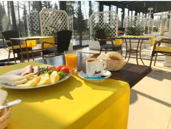 Restaurant/places to eat in Hotel Nad Pisą