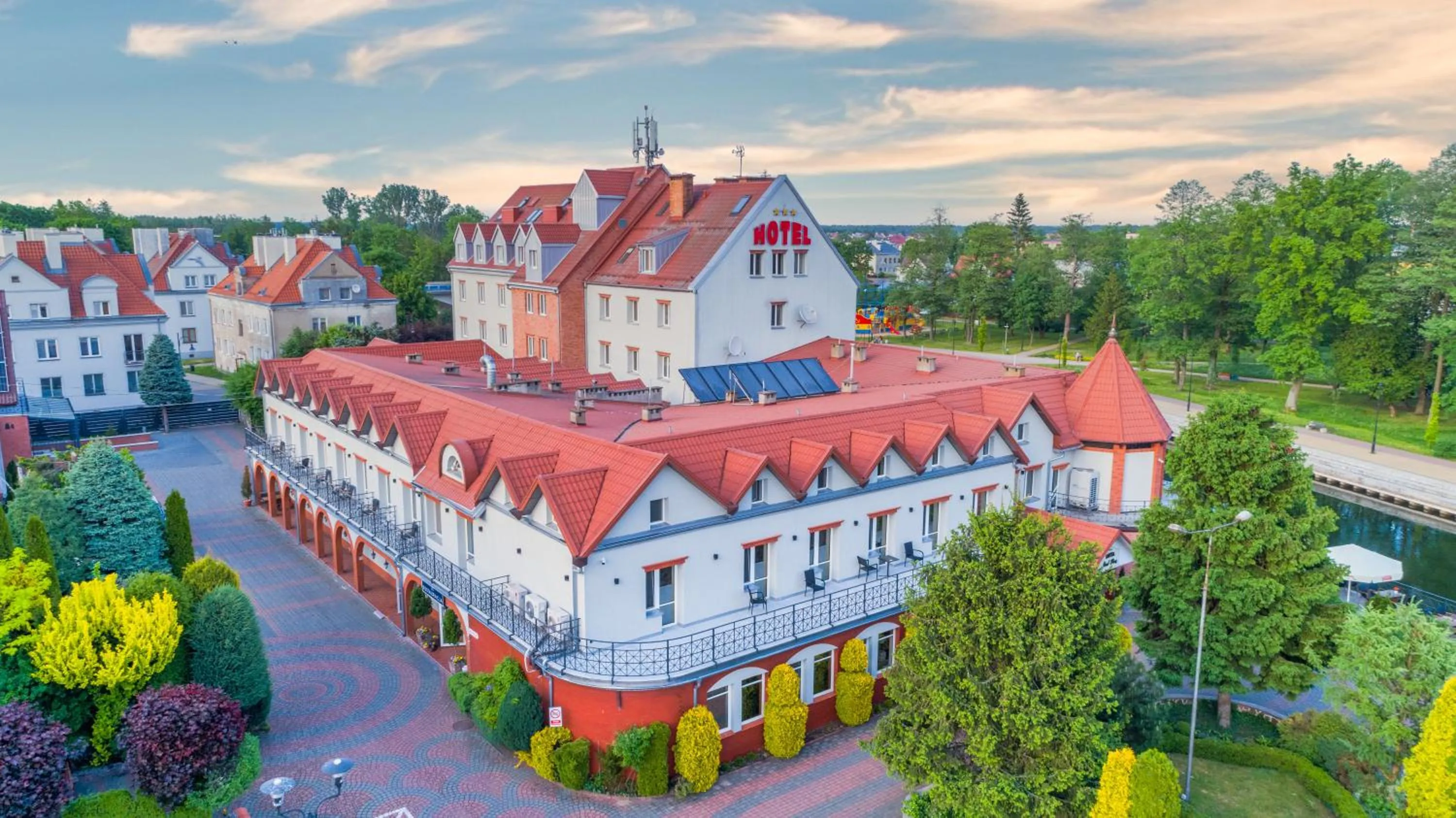Property building in Hotel Nad Pisą