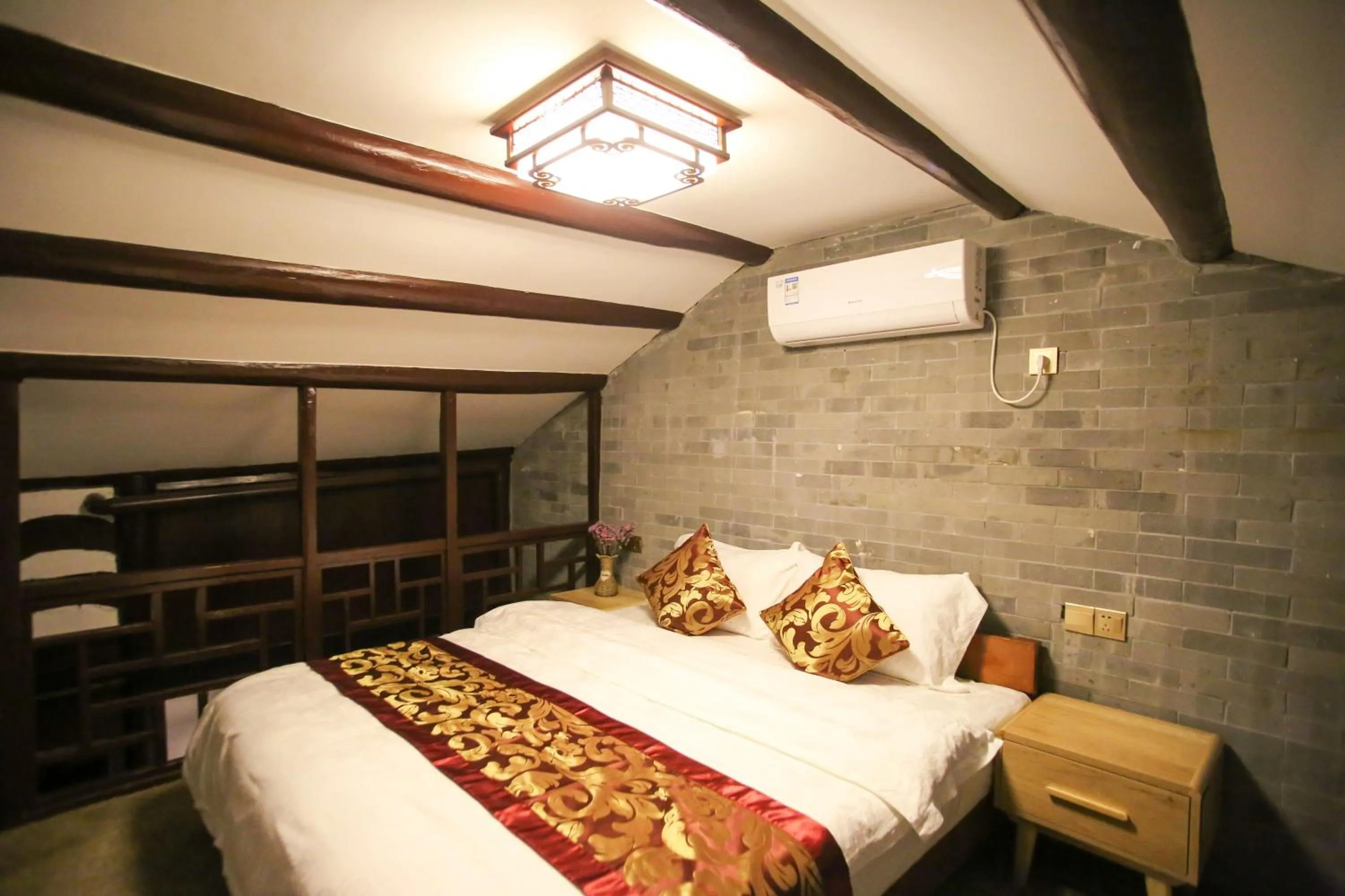 Photo of the whole room, Bed in Manju Inn