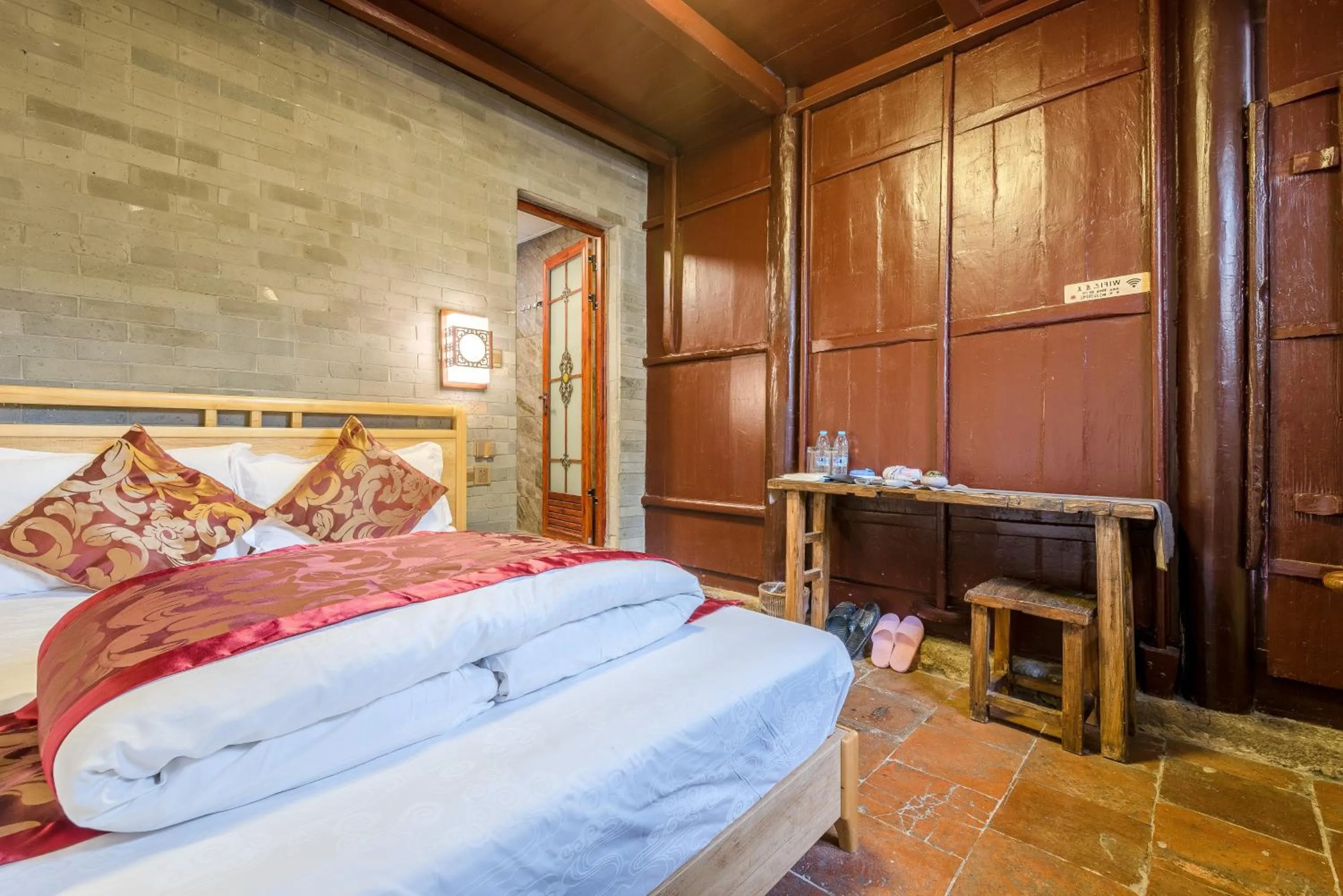 Photo of the whole room, Bed in Manju Inn